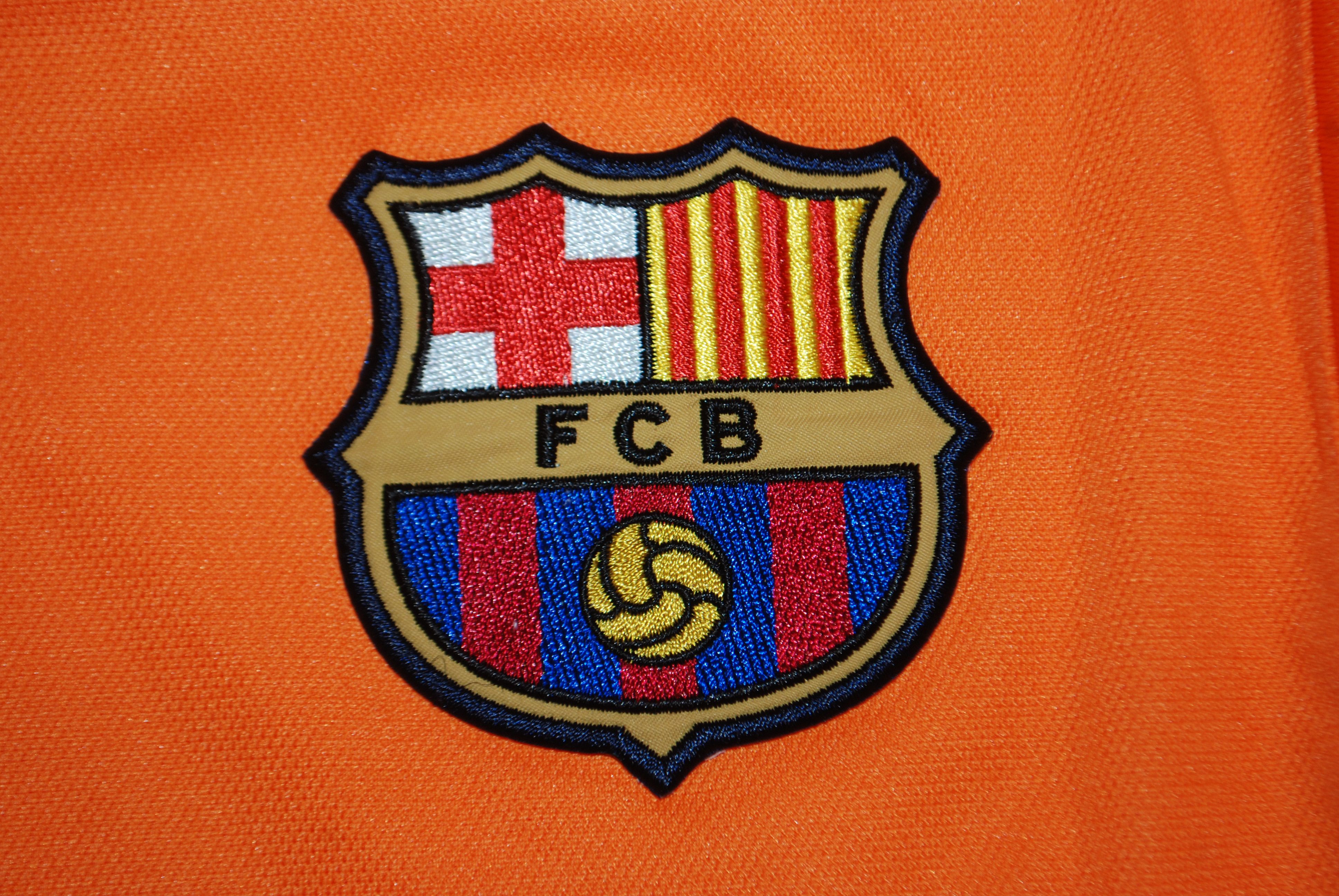 Nike #11 ZAMBROTTA BARCELONA BARCA 2006 2007 AWAY FOOTBALL SHIRT Size US M / EU 48-50 / 2 - 4 Thumbnail