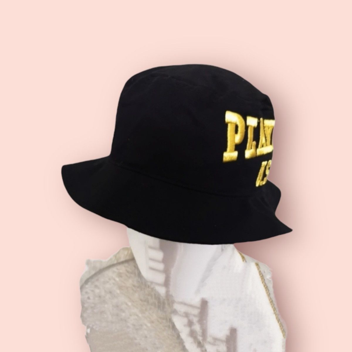 Playboy × Vintage PLAYBOY USA BIG GOLD EMBROIDERED SPELLOUT BUCKET HAT Size ONE SIZE - 2 Thumbnail