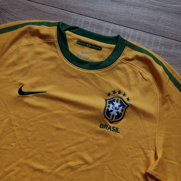 BRASIL 2010 2011 HOME FOOTBALL SHIRT SOCCER JERSEY NIKE 369250-703 sz L MEN