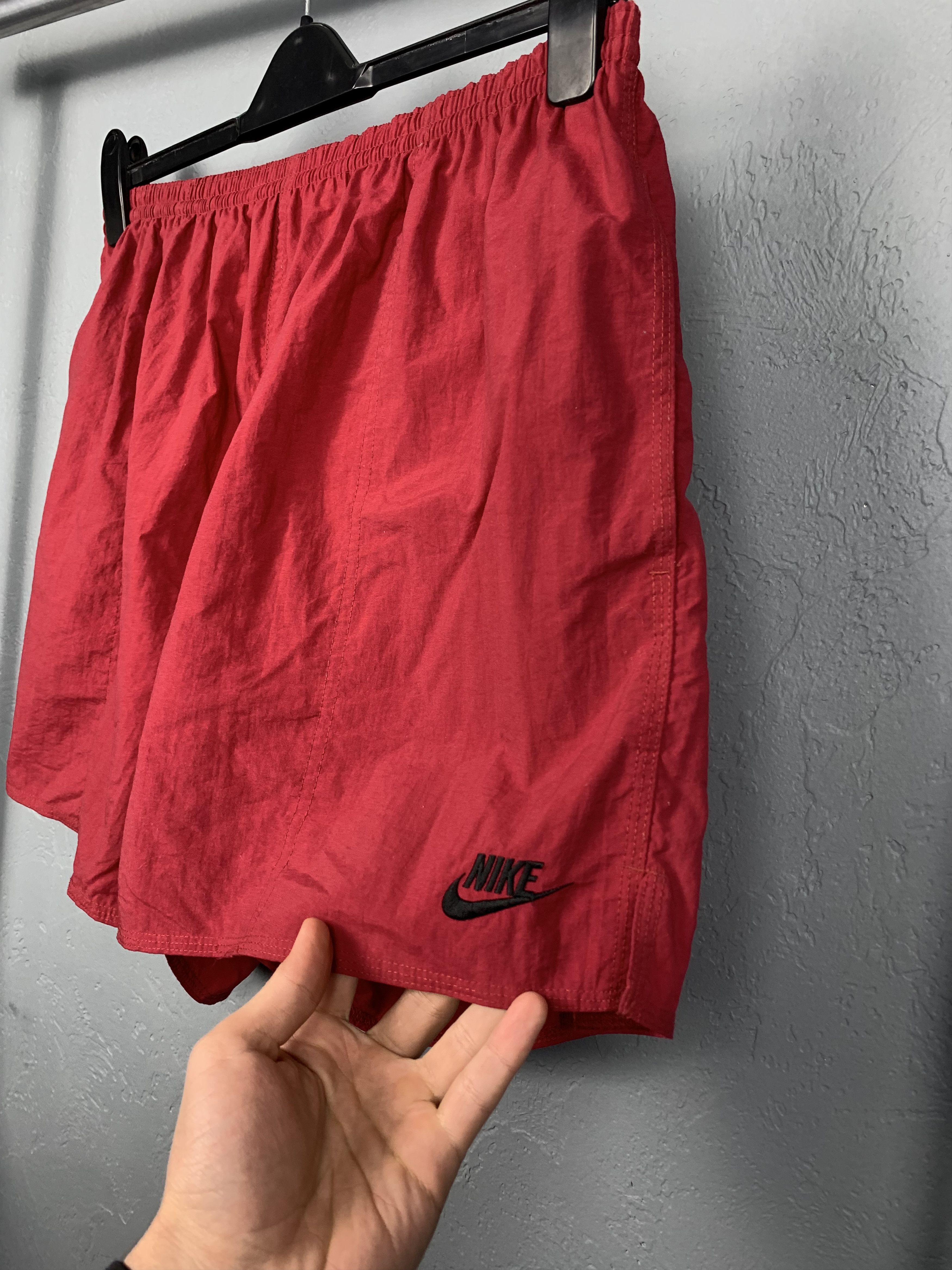Nike Nike 90'S Vintage Nylon Shorts Size US 34 / EU 50 - 2 Thumbnail