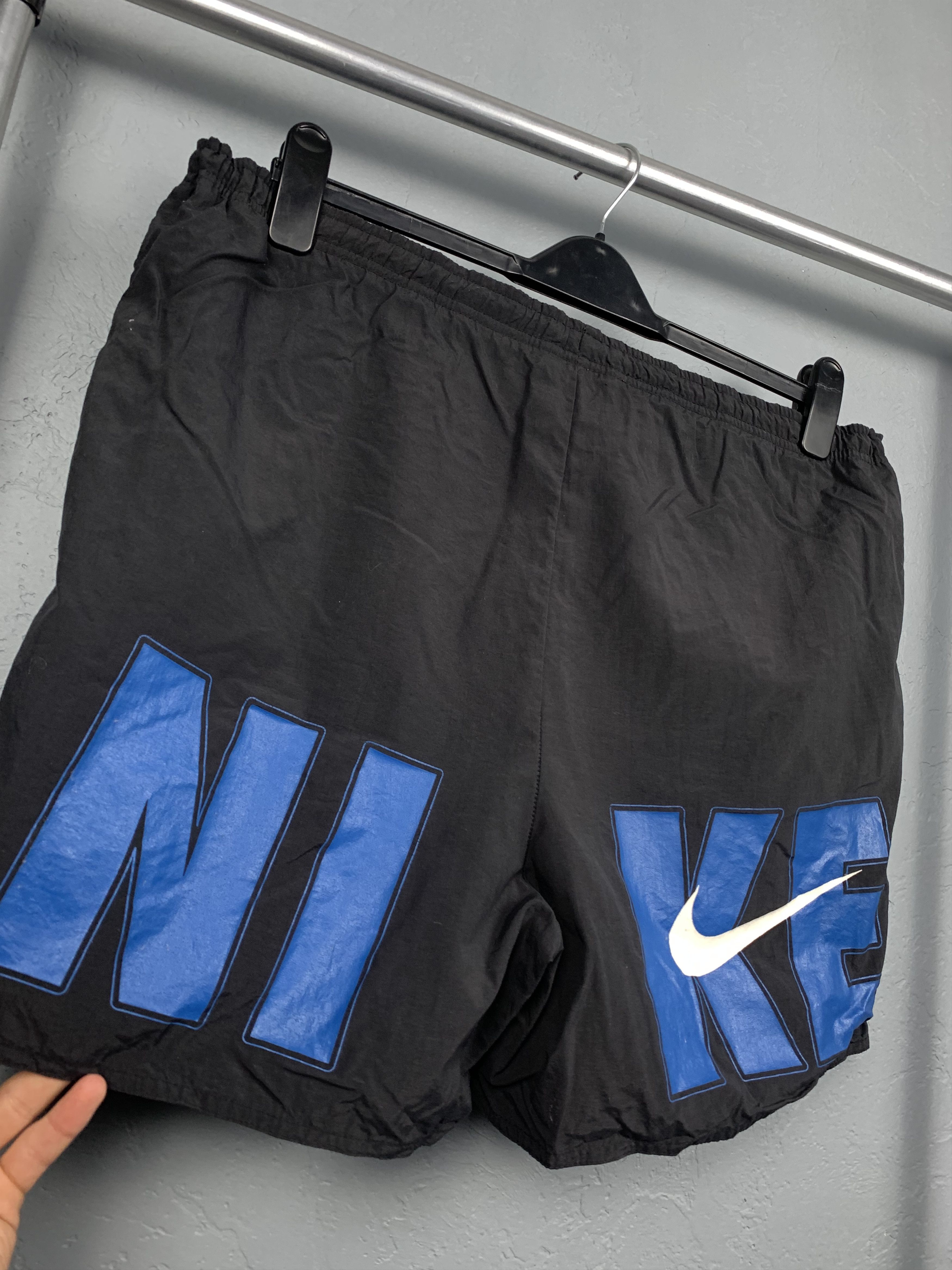 Nike Nike Vintage Mens Big Logo Nylon Shorts Size US 34 / EU 50 - 3 Thumbnail