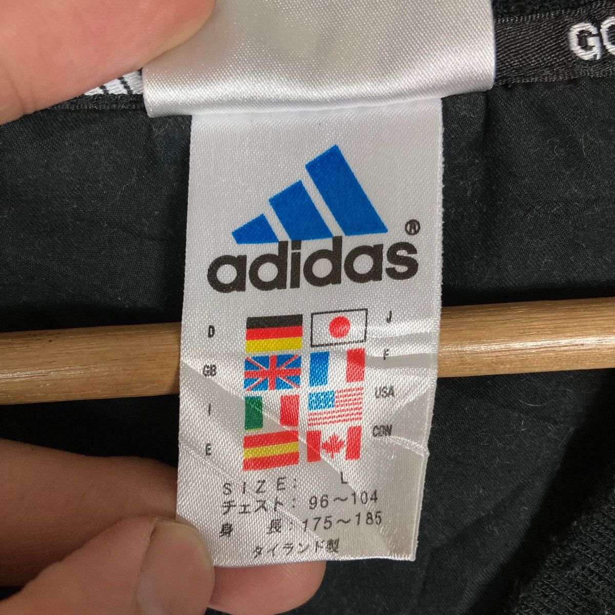 Adidas Adidas Middle Logo Sleeveless Pullover Jumper Sweatshirt Size US L / EU 52-54 / 3 - 7 Thumbnail