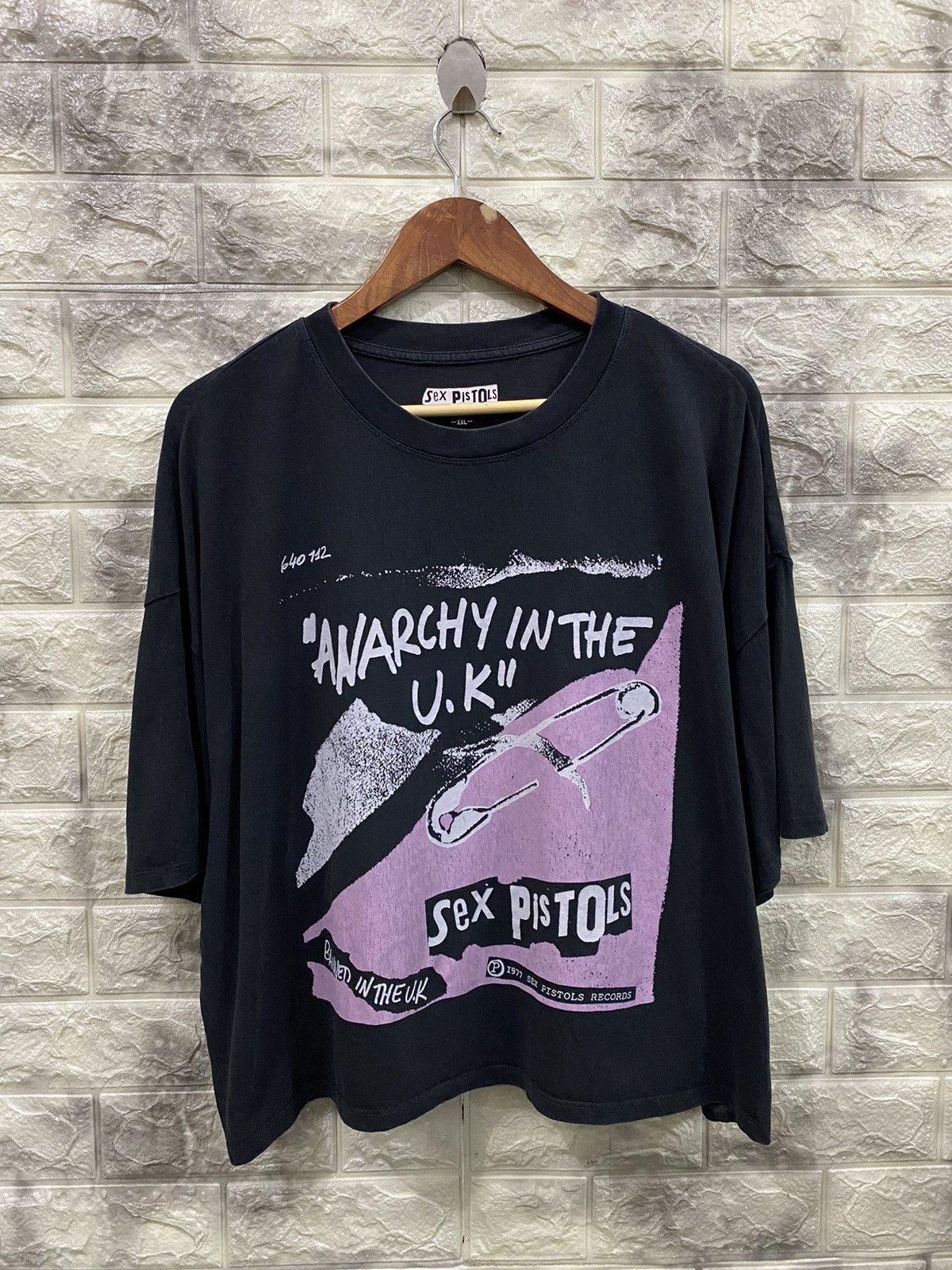 Band Tees 2020 Sex Pistols Crop Shirt Size XXL / US 16-18 / IT 52-54 - 1 Thumbnail