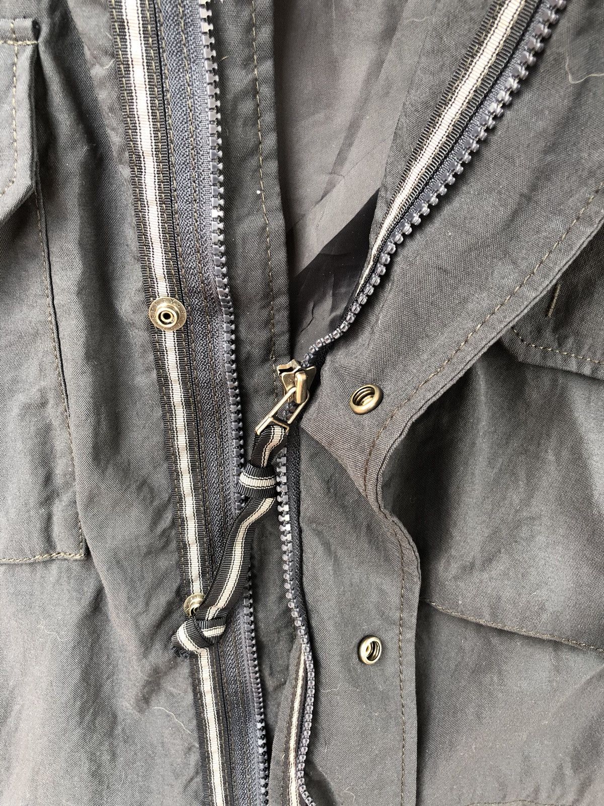 Japanese Brand Japanese Brand Uniqlo Military Design Nylon Light Jacket Size US L / EU 52-54 / 3 - 8 Thumbnail