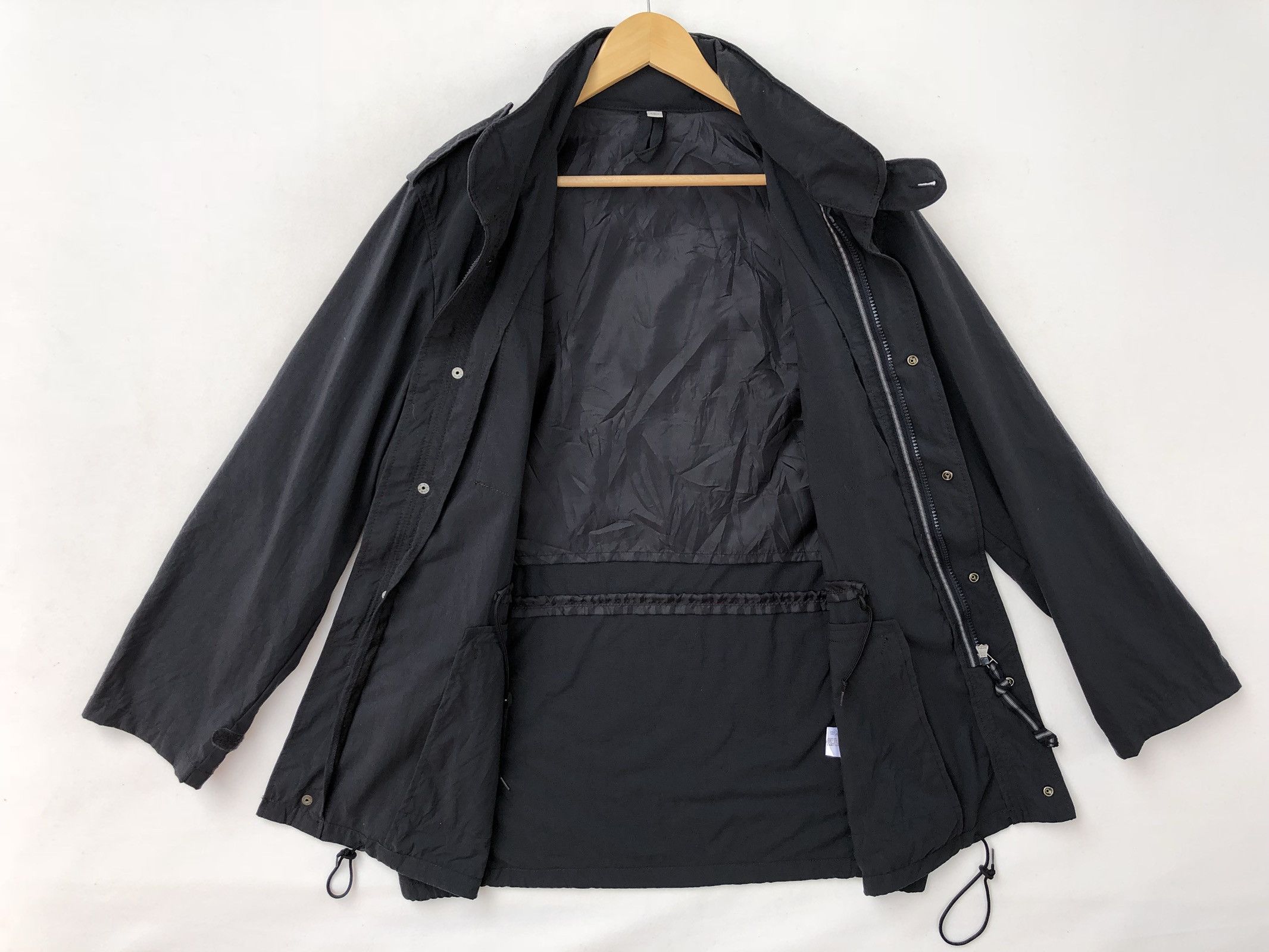 Japanese Brand Japanese Brand Uniqlo Military Design Nylon Light Jacket Size US L / EU 52-54 / 3 - 7 Thumbnail