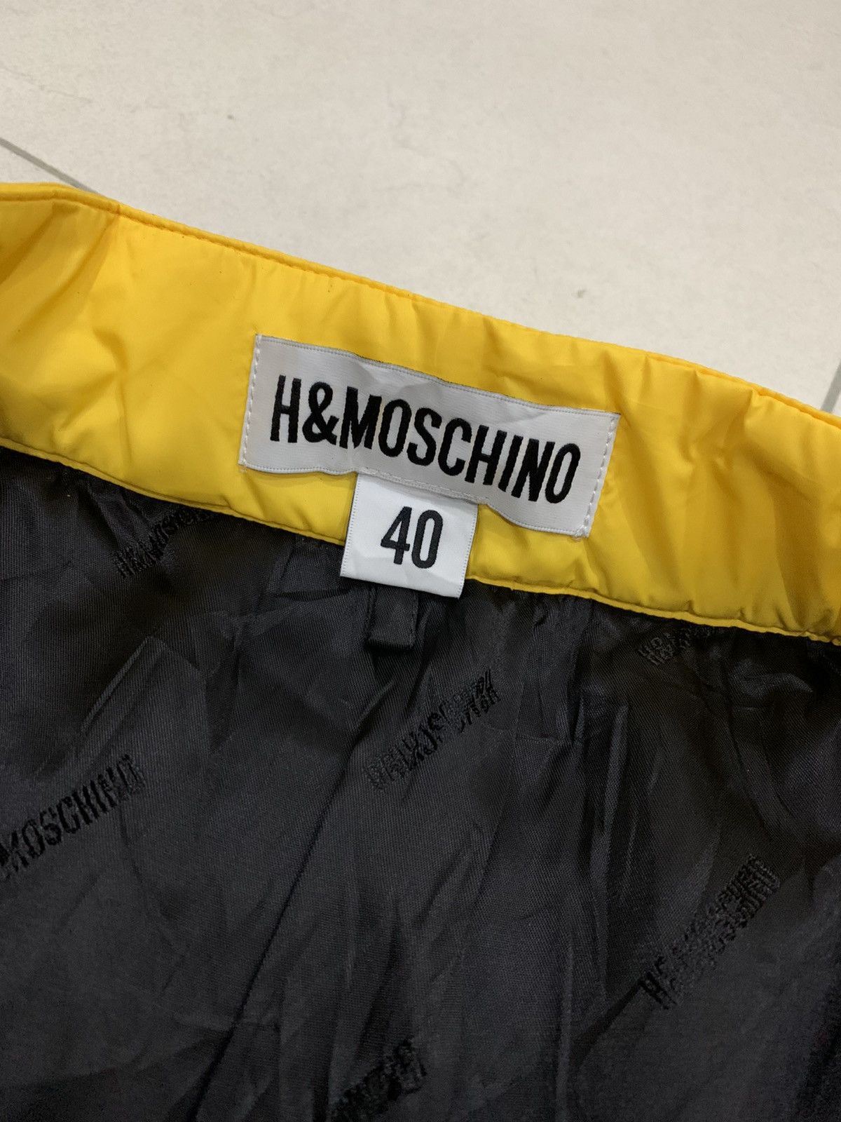 H&M × Moschino H&MOSCHINO PUFFER SKIRT Size 32" / US 10 / IT 46 - 4 Thumbnail