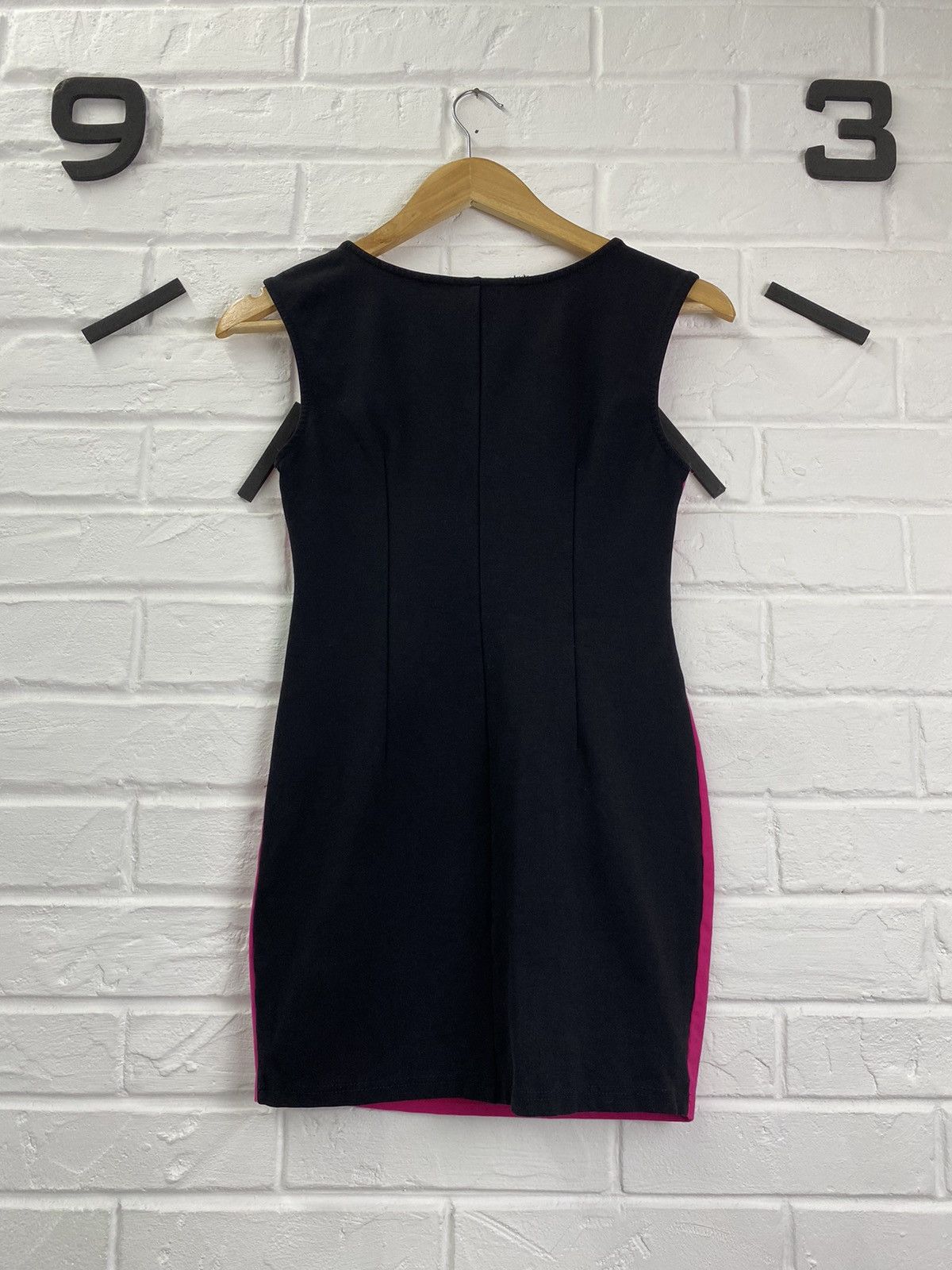 Marc by Marc Jacobs Marc by Marc Jacobs Sleeveless Pink/Black Mini Dress Size XS / US 0-2 / IT 36-38 - 2 Thumbnail