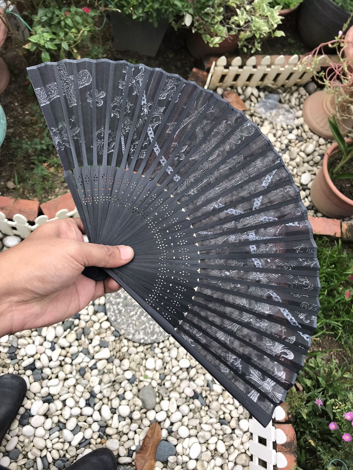 Japanese Brand ASSORTED CROSSES JAPANESE HAND FANS 🇯🇵 Size ONE SIZE - 7 Thumbnail
