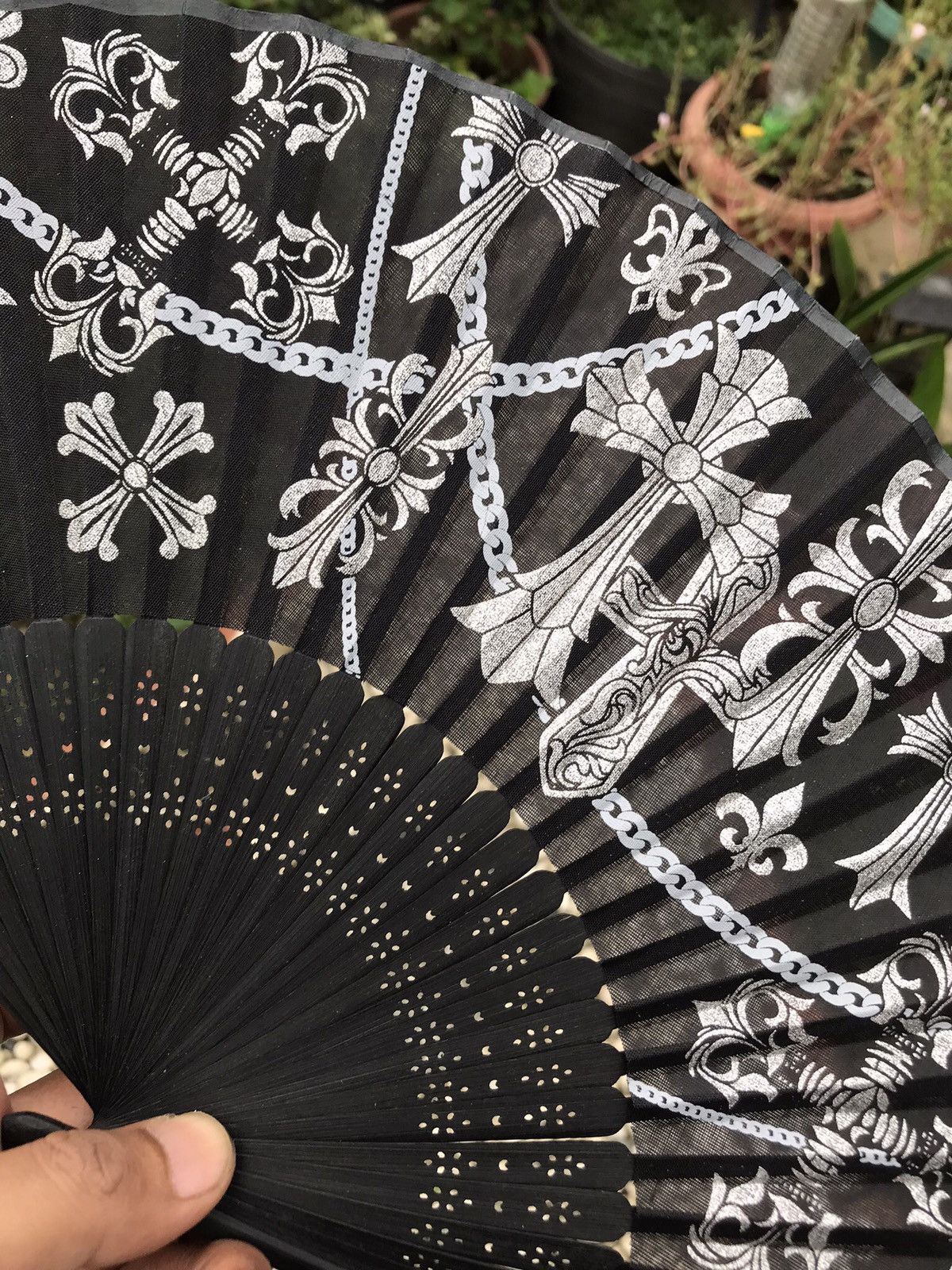 Japanese Brand ASSORTED CROSSES JAPANESE HAND FANS 🇯🇵 Size ONE SIZE - 3 Thumbnail