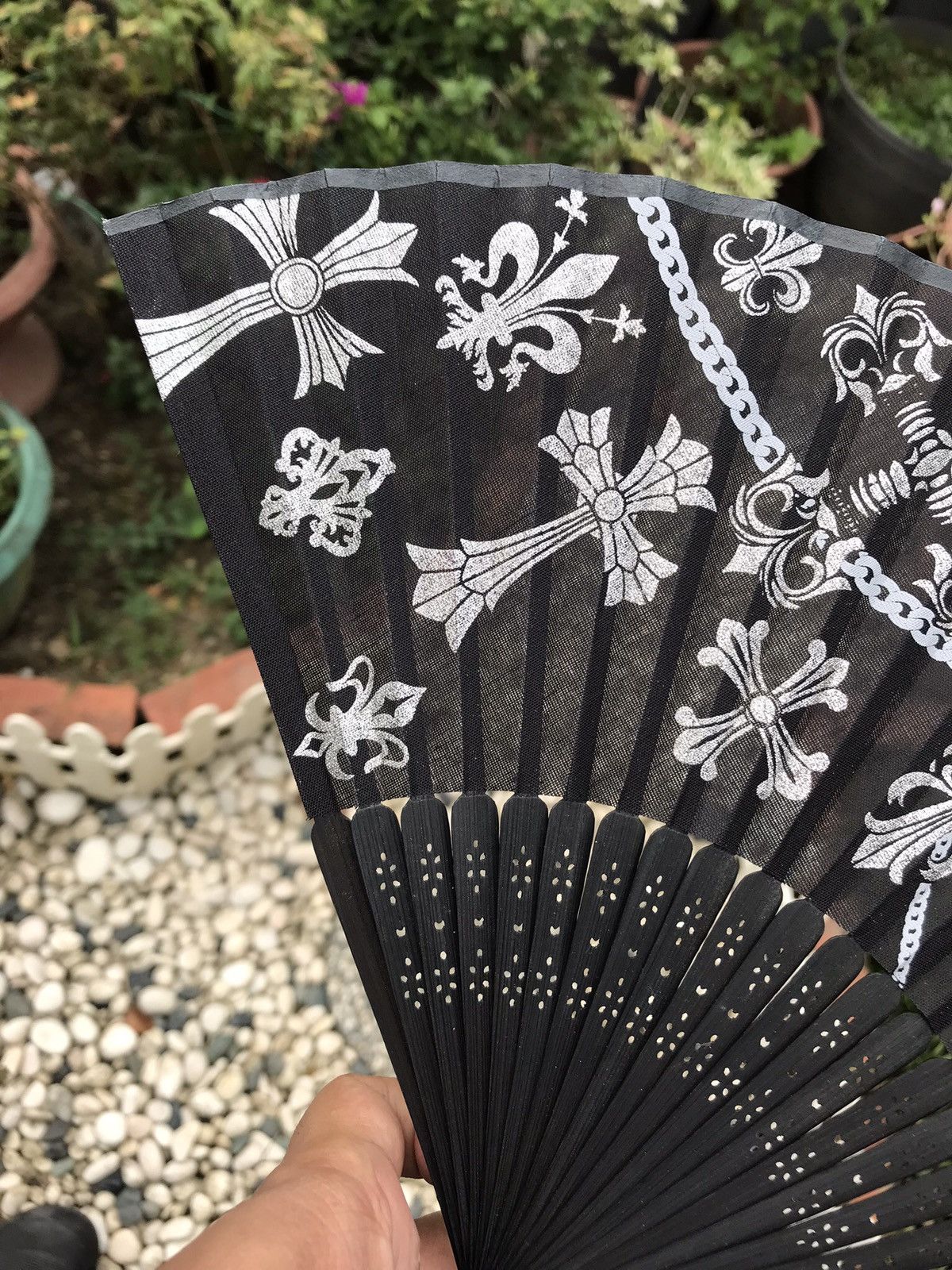 Japanese Brand ASSORTED CROSSES JAPANESE HAND FANS 🇯🇵 Size ONE SIZE - 2 Thumbnail