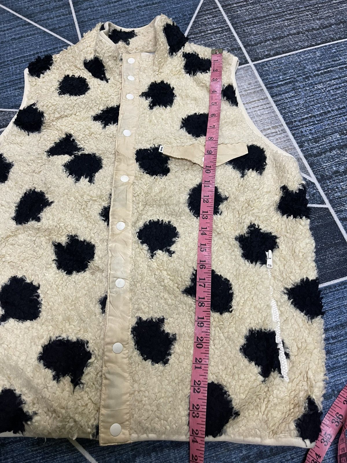 Issey Miyake ISSEY MIYAKE NENET COW PRINTED FLEECE VEST Size US M / EU 48-50 / 2 - 11 Thumbnail