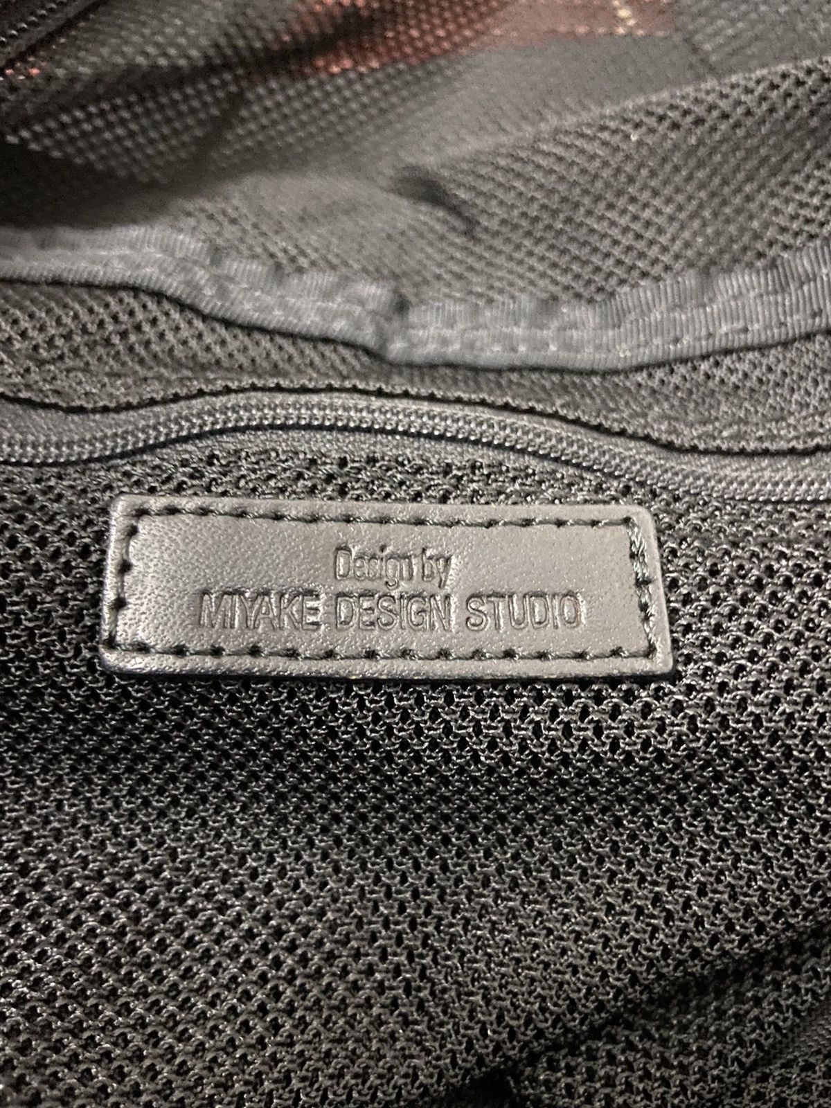 Issey Miyake 2 Pieces Issey Miyake IM Product messenger Bag Size ONE SIZE - 20 Thumbnail