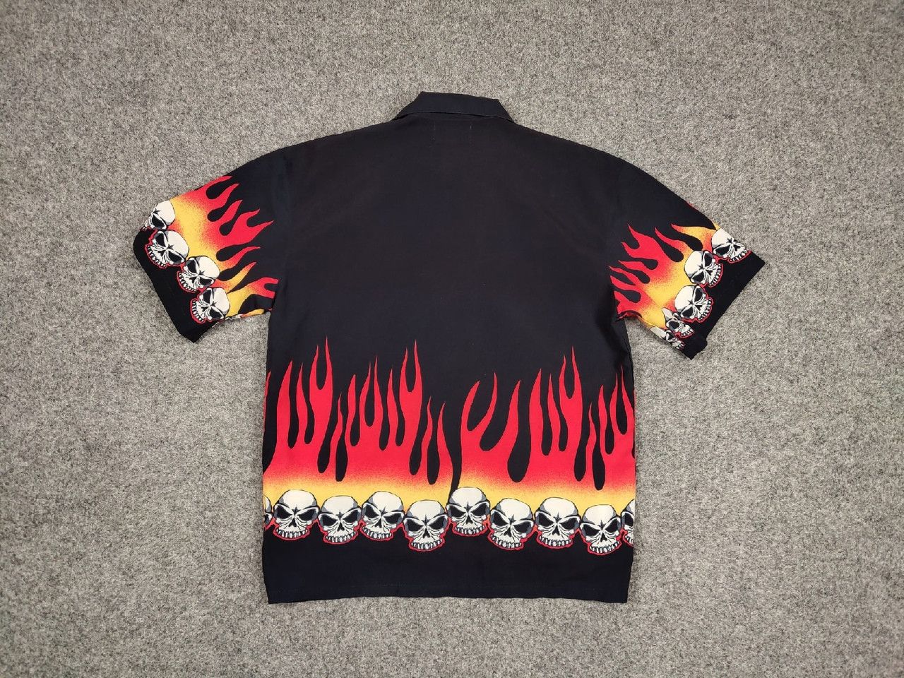 Japanese Brand Vintage Japan Crazy Shirts Flame Skull Print Hawaiian Shirt Size US L / EU 52-54 / 3 - 6 Thumbnail