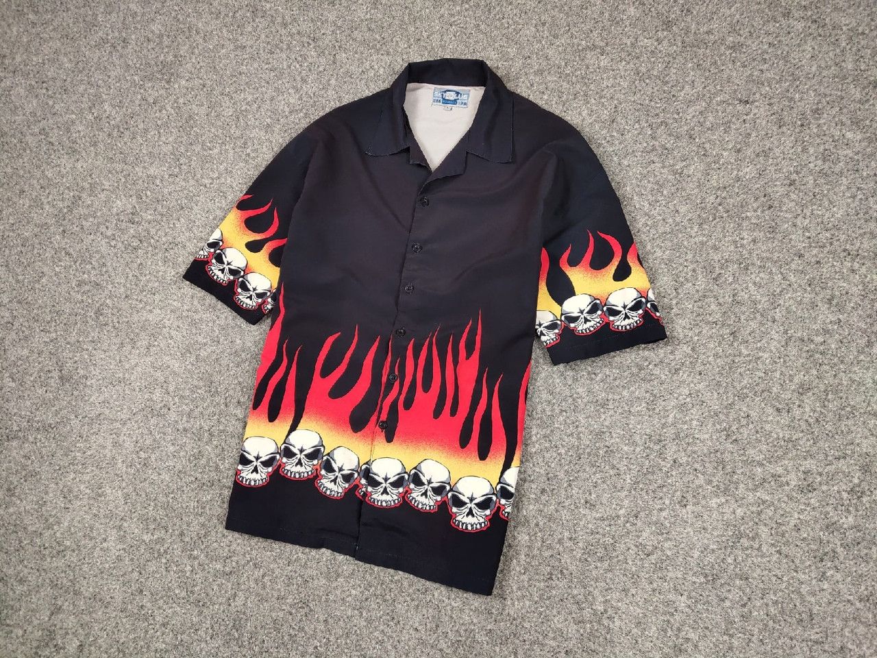 Japanese Brand Vintage Japan Crazy Shirts Flame Skull Print Hawaiian Shirt Size US L / EU 52-54 / 3 - 2 Thumbnail
