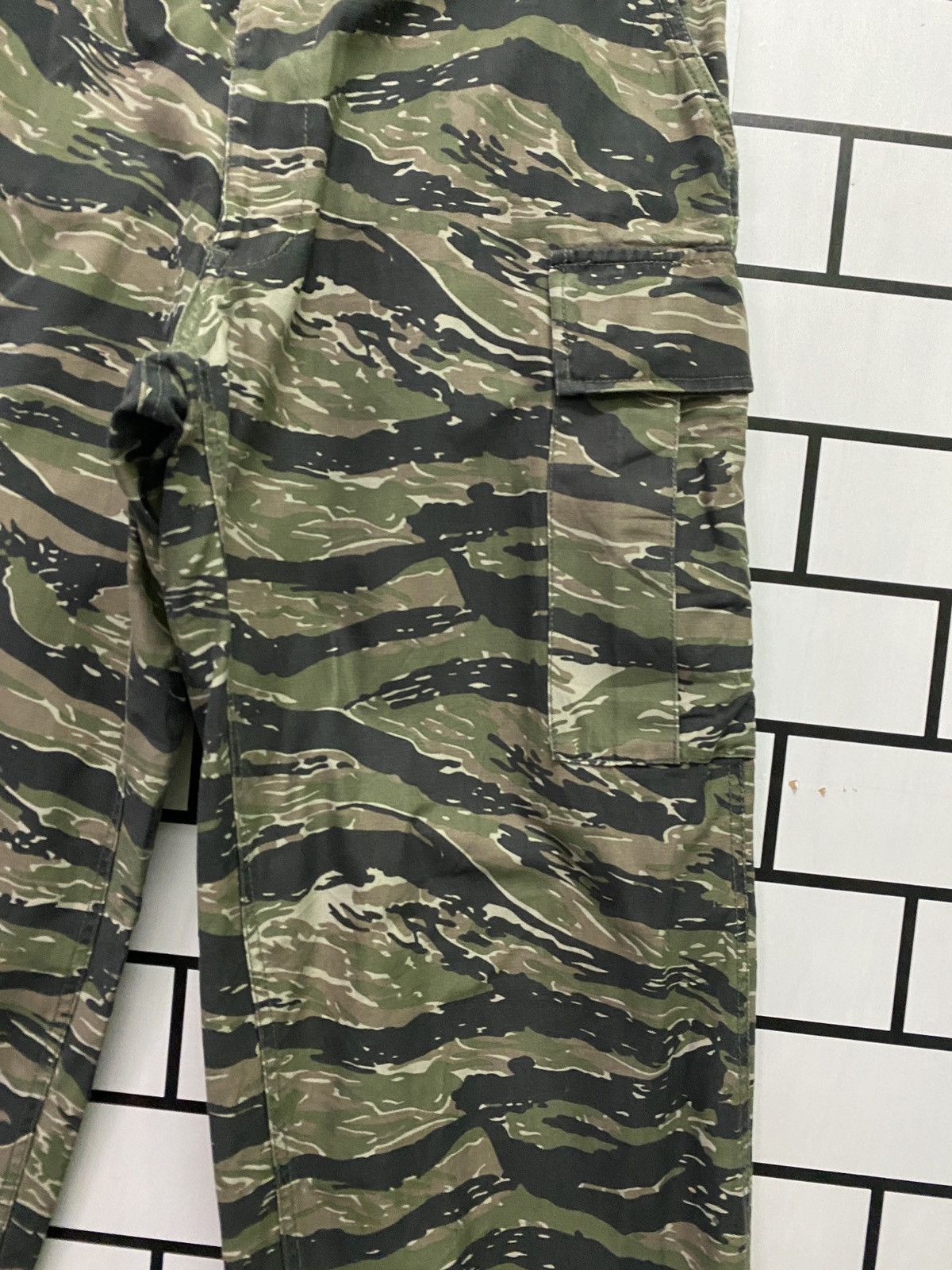 Vintage Vtg Army Cab Clothing Camo Military Tactical Cargo Pants Size US 33 - 9 Thumbnail