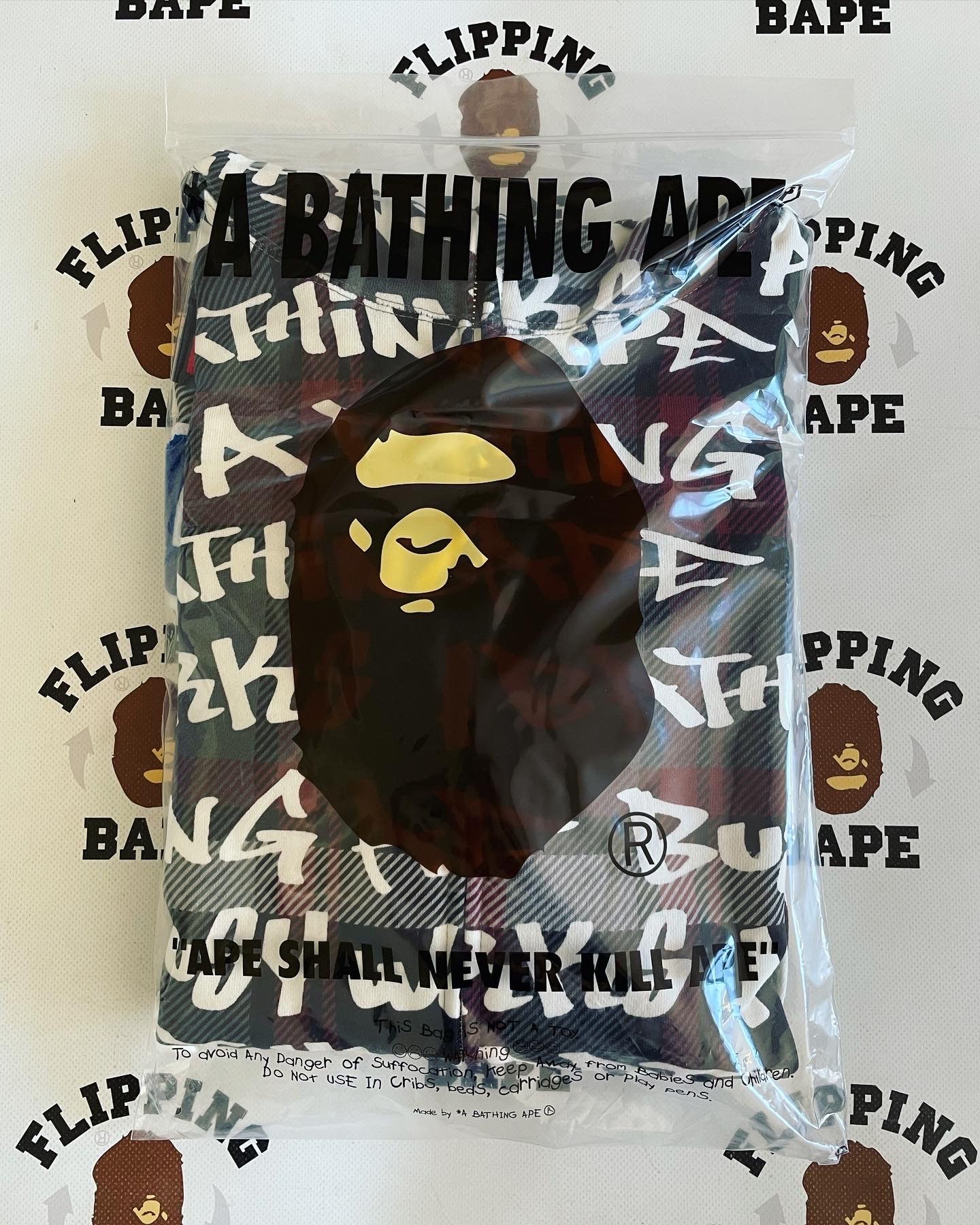 Bape BAPE GRAFFITI CHECK SHARK FULL ZIP HOODIE Size US L / EU 52-54 / 3 - 10 Thumbnail