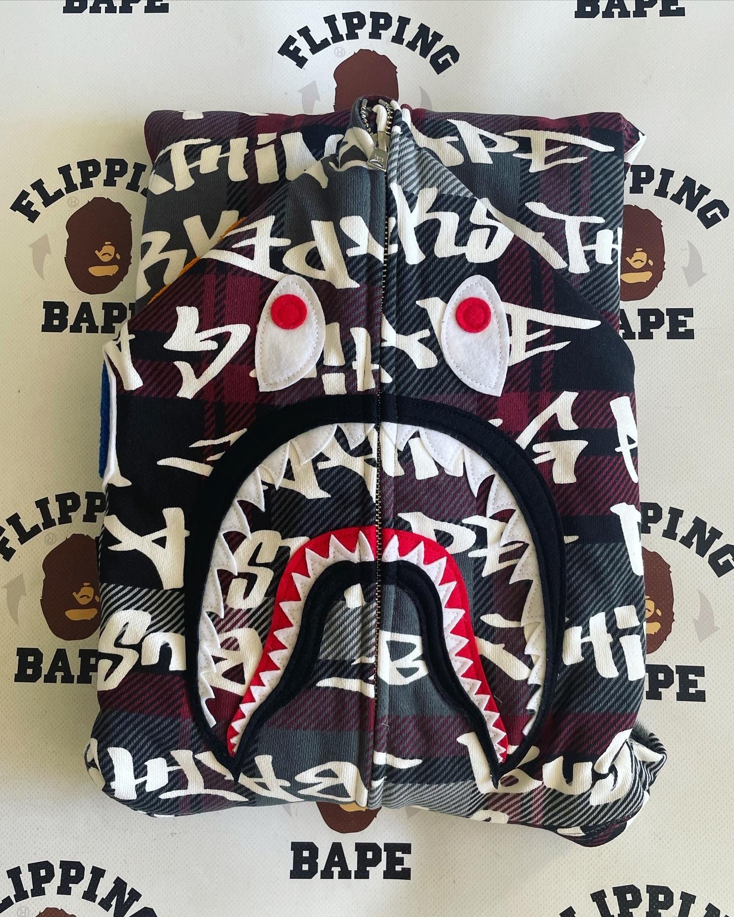 Bape BAPE GRAFFITI CHECK SHARK FULL ZIP HOODIE Size US L / EU 52-54 / 3 - 3 Thumbnail