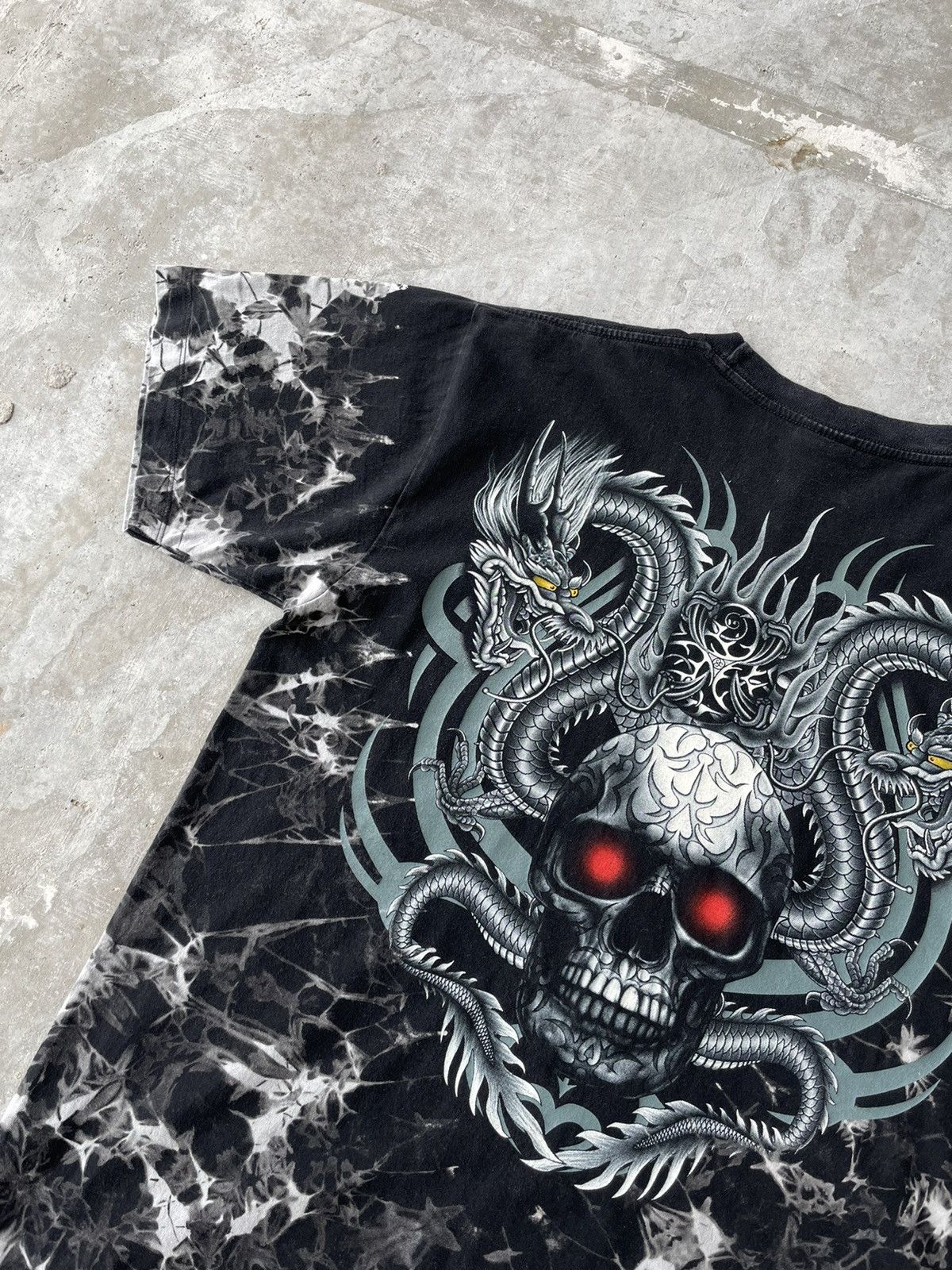 Vintage Vintage Devil Evil Scull Dragon Big Logo Tee Shirt Size L Size US L / EU 52-54 / 3 - 12 Thumbnail
