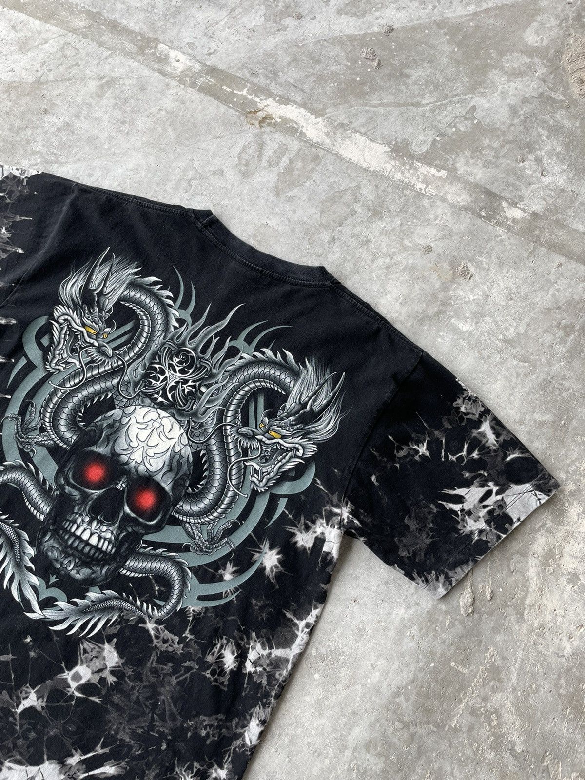 Vintage Vintage Devil Evil Scull Dragon Big Logo Tee Shirt Size L Size US L / EU 52-54 / 3 - 11 Thumbnail