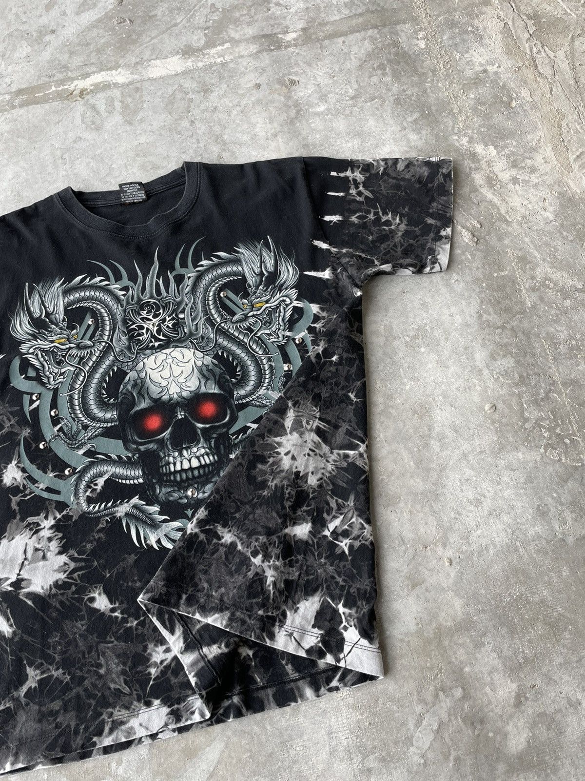 Vintage Vintage Devil Evil Scull Dragon Big Logo Tee Shirt Size L Size US L / EU 52-54 / 3 - 8 Thumbnail