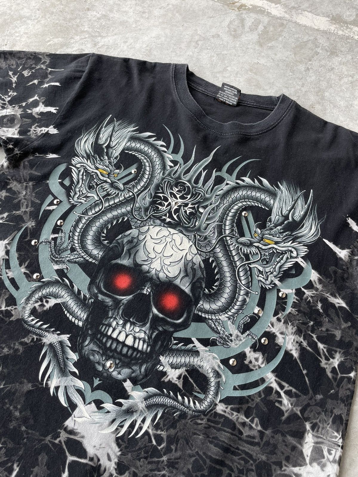 Vintage Vintage Devil Evil Scull Dragon Big Logo Tee Shirt Size L Size US L / EU 52-54 / 3 - 9 Thumbnail