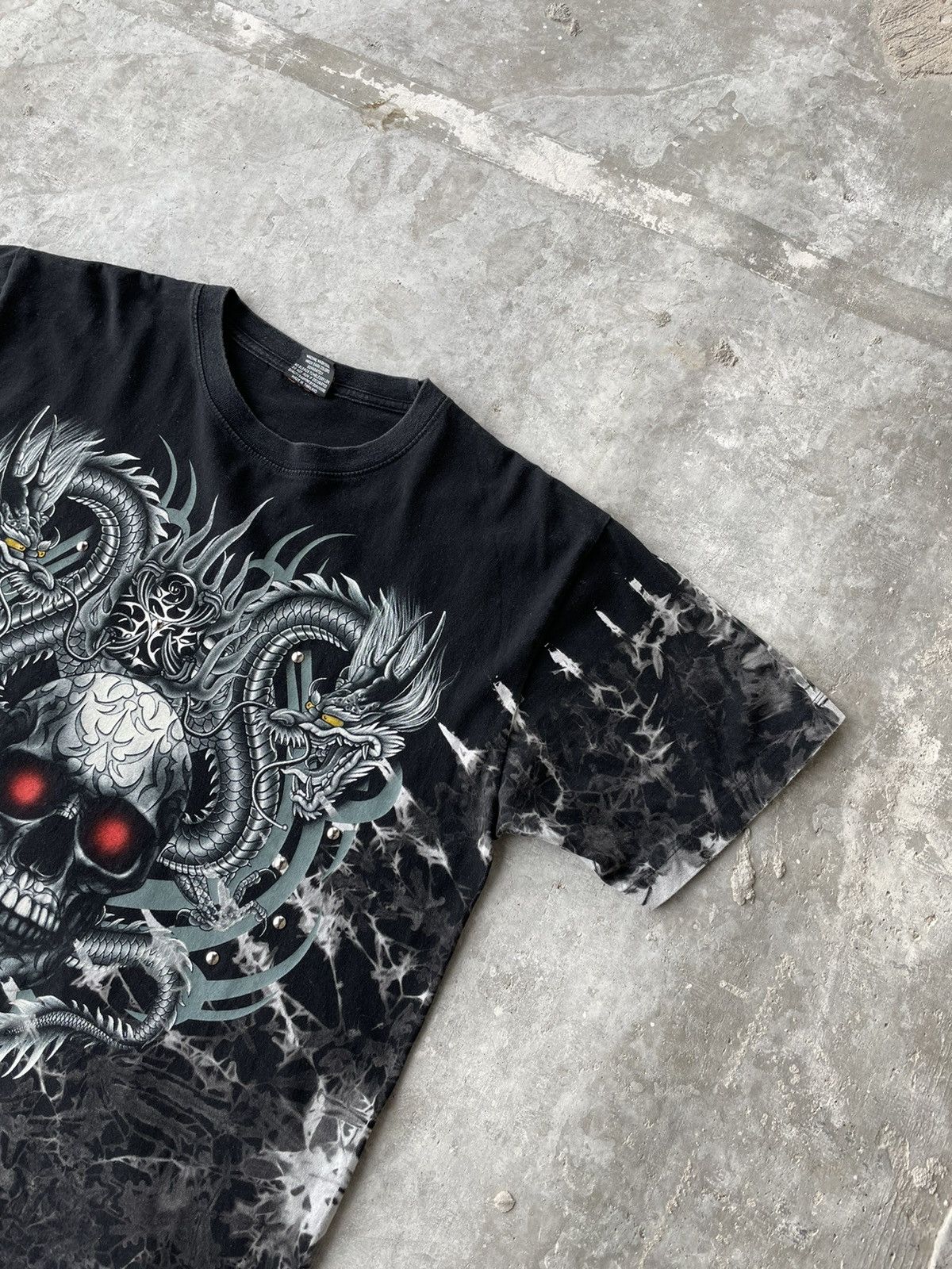 Vintage Vintage Devil Evil Scull Dragon Big Logo Tee Shirt Size L Size US L / EU 52-54 / 3 - 2 Thumbnail