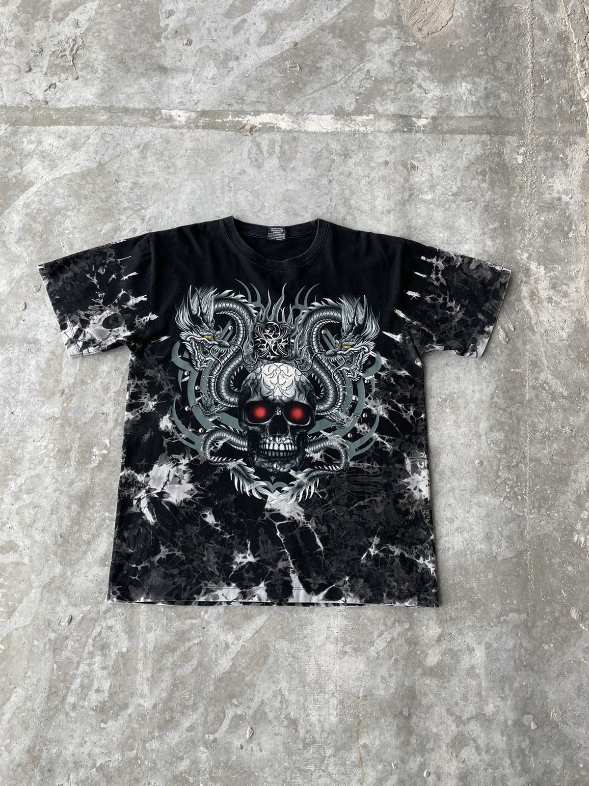 Vintage Vintage Devil Evil Scull Dragon Big Logo Tee Shirt Size L Size US L / EU 52-54 / 3 - 1 Thumbnail