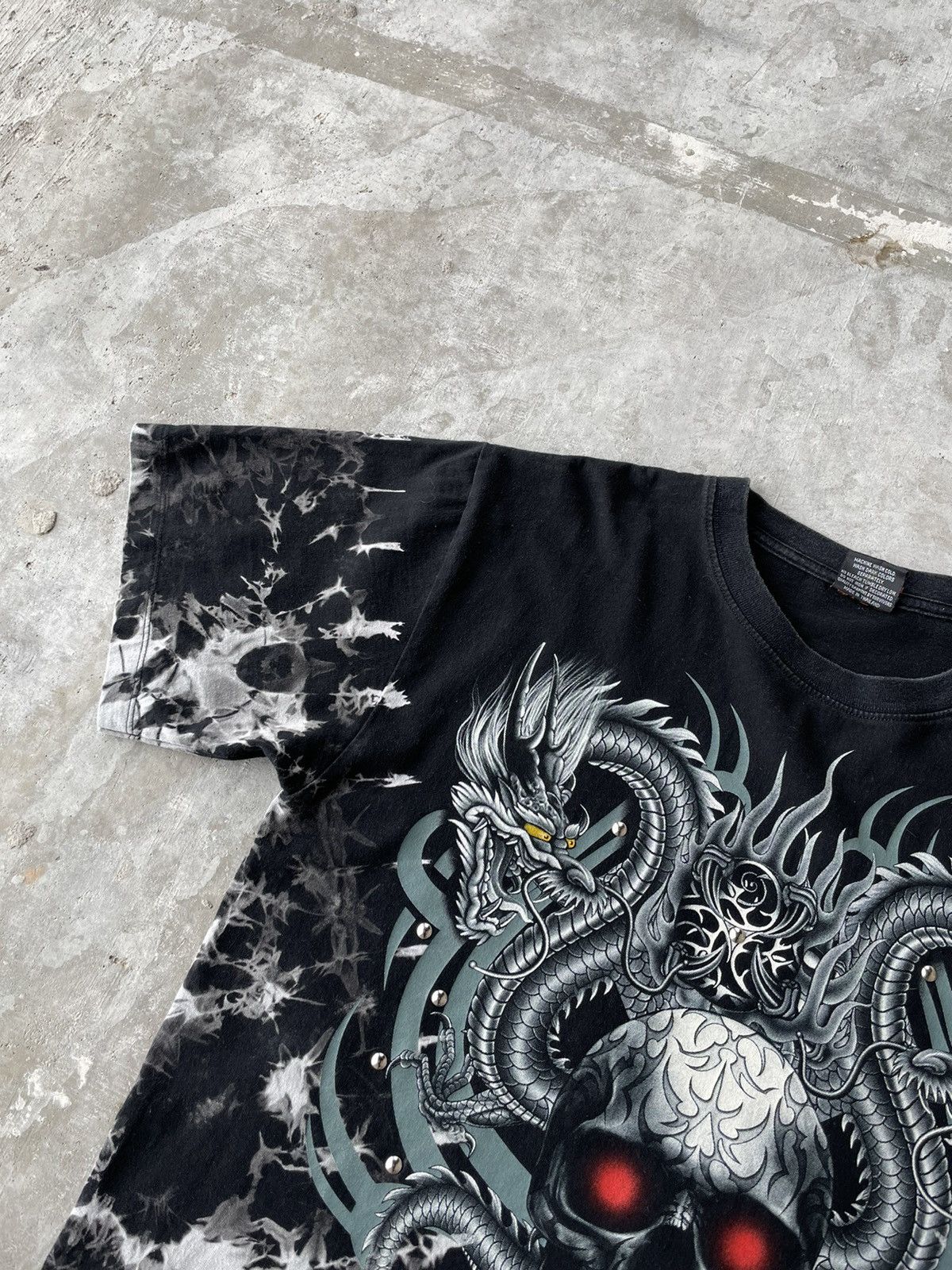 Vintage Vintage Devil Evil Scull Dragon Big Logo Tee Shirt Size L Size US L / EU 52-54 / 3 - 3 Thumbnail