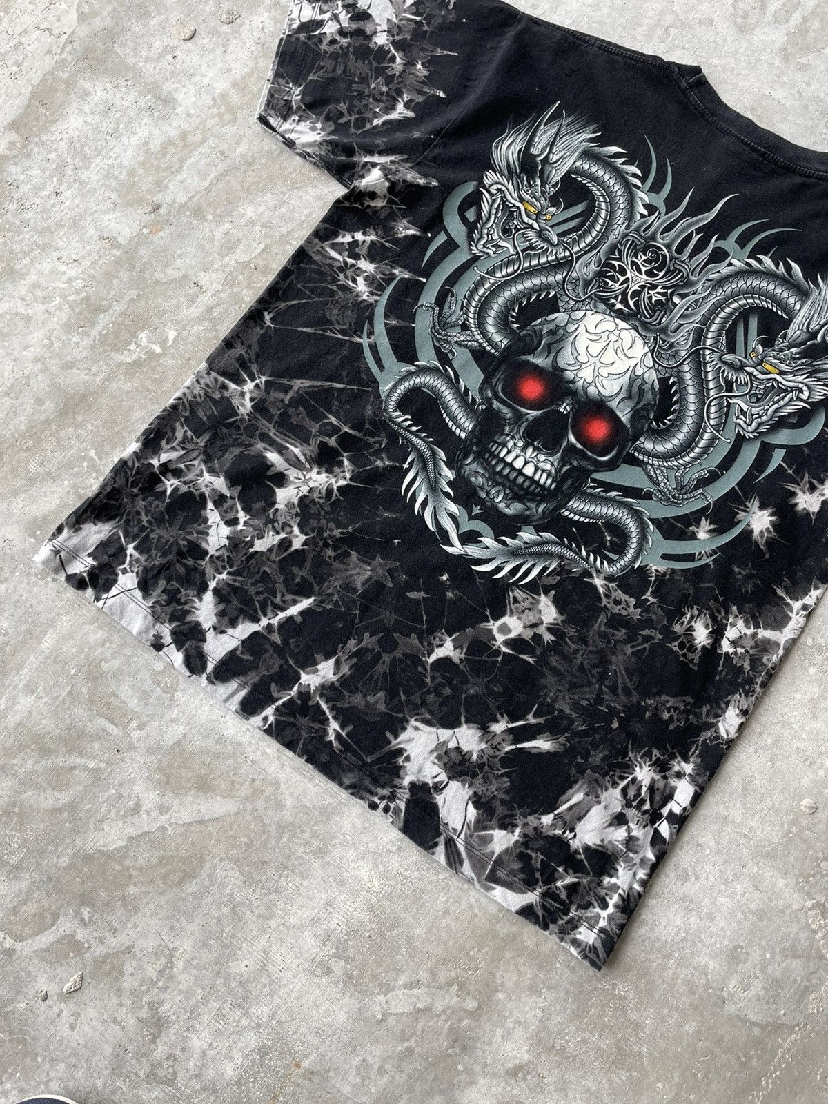 Vintage Vintage Devil Evil Scull Dragon Big Logo Tee Shirt Size L Size US L / EU 52-54 / 3 - 14 Thumbnail