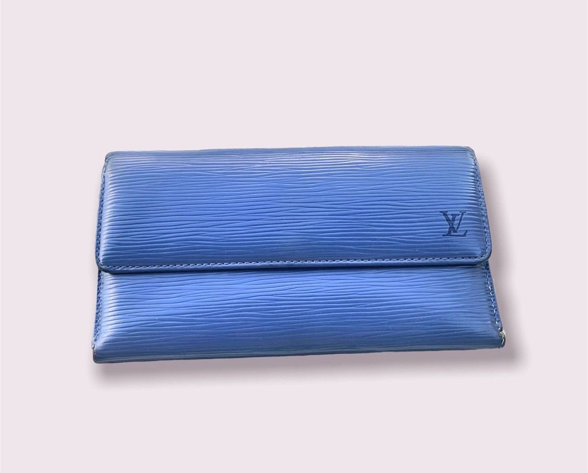 Louis Vuitton Toledo Blue EPI Leather Sarah Wallet