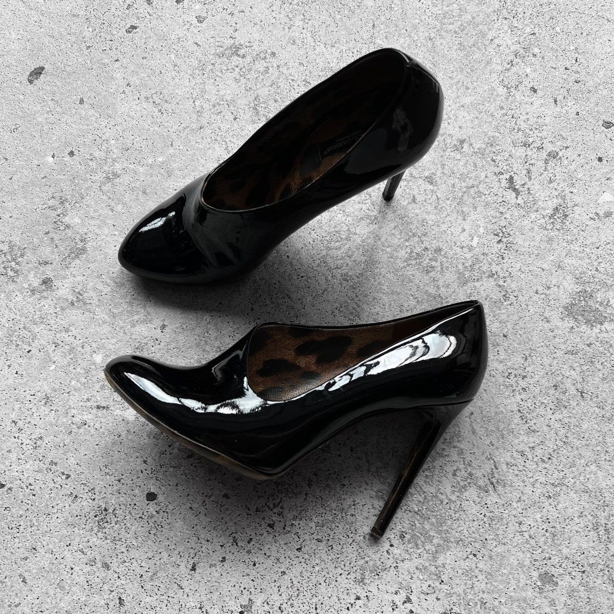 Designer × Dolce & Gabbana Dolce&Gabbana Black Asymmetrical Patent Leather High Heels Size US 9 / IT 39 - 7 Thumbnail