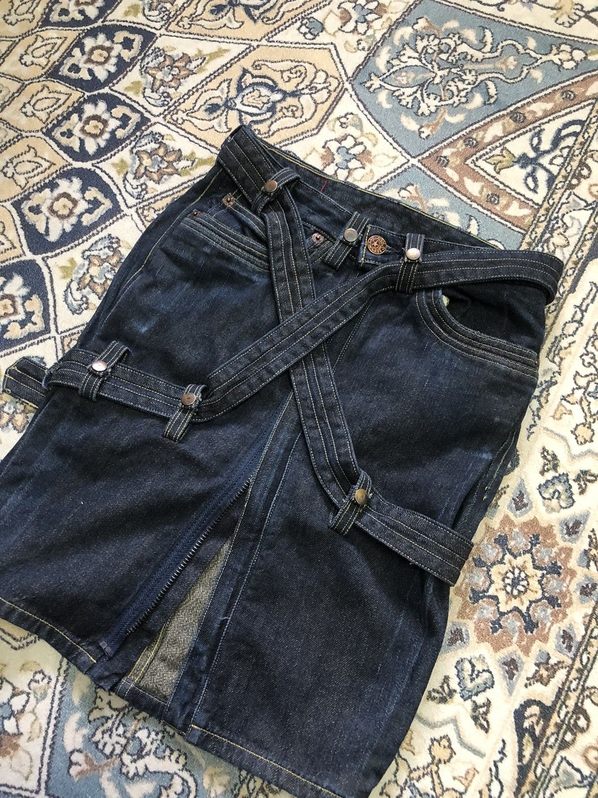 Levi's Vintage Levis Red Bondage Punk Denim Mini Skirt Size 27" / US 4 / IT 40 - 5 Thumbnail
