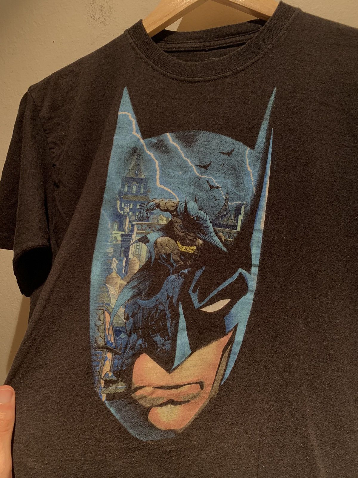 DC Comics *RARE* Batman Face Graphic Lightning DC Comics T-Shirt - S/M Size US S / EU 44-46 / 1 - 2 Thumbnail