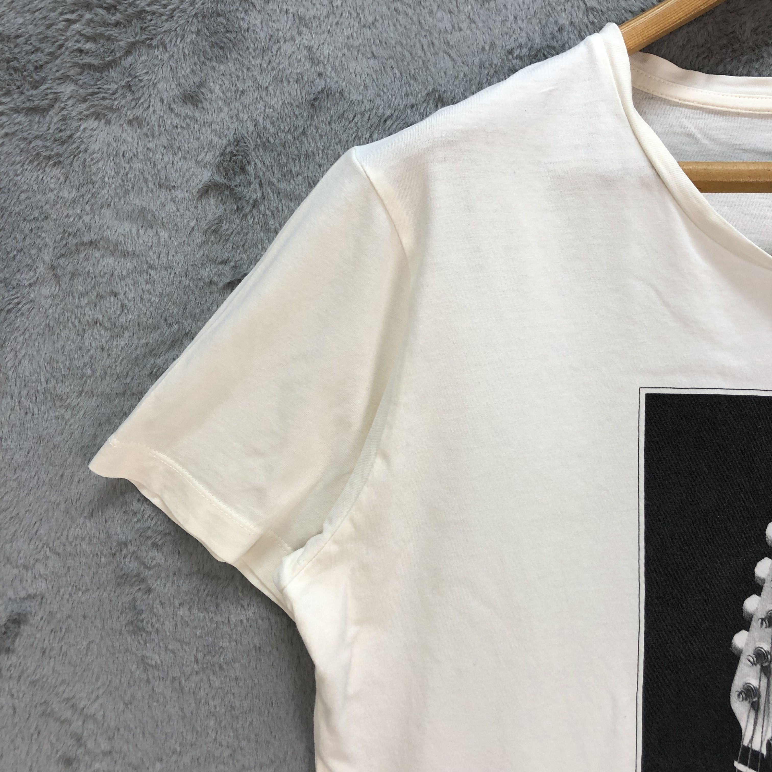 Uniqlo Fender - The Spirit Of Rock N Roll T Shirts #6446-67 Size US M / EU 48-50 / 2 - 6 Thumbnail