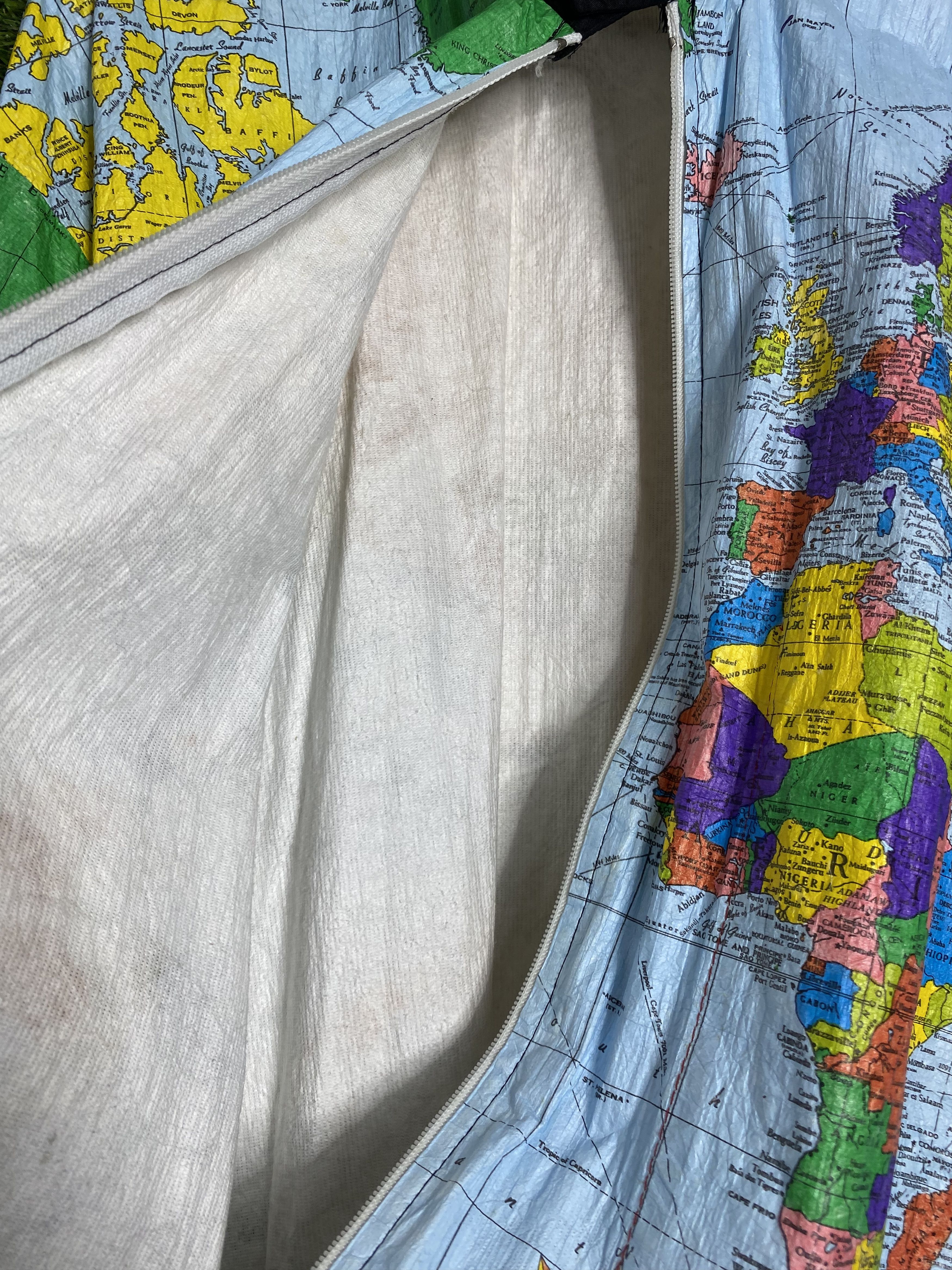 Vintage 🚨Vintage Ty breakers Wearin’ The World Tyvek Map 90s Jacket Size US XL / EU 56 / 4 - 5 Thumbnail