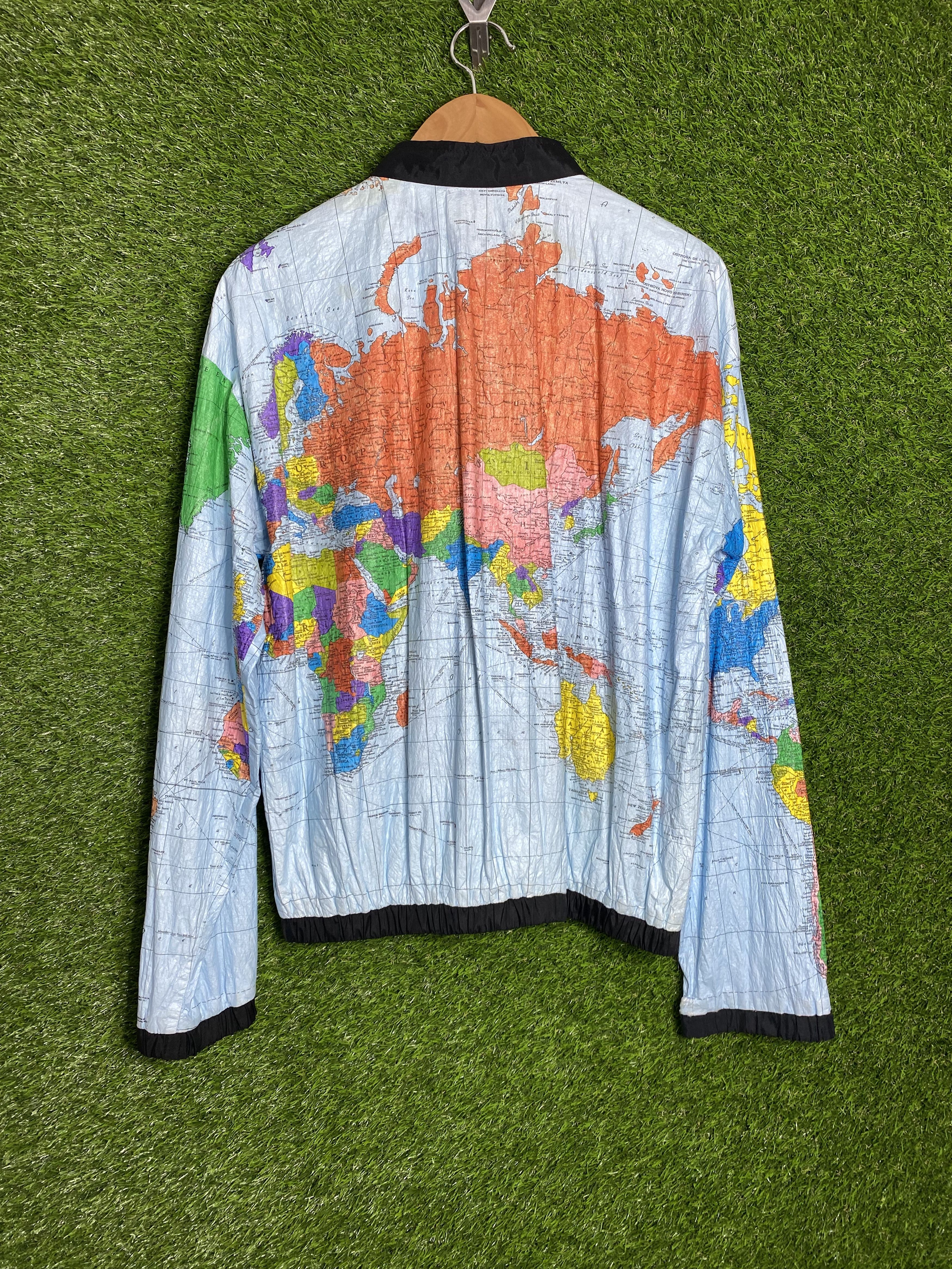 Vintage 🚨Vintage Ty breakers Wearin’ The World Tyvek Map 90s Jacket Size US XL / EU 56 / 4 - 2 Thumbnail