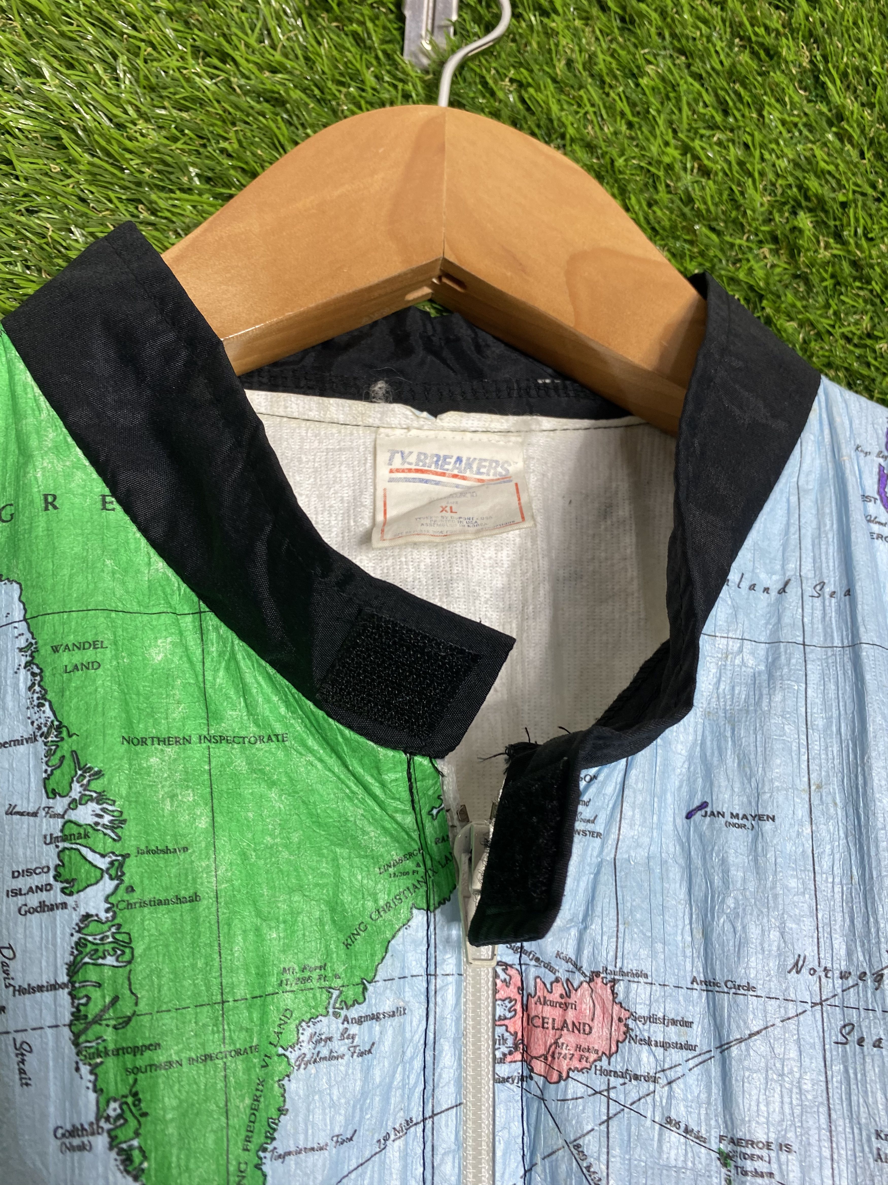 Vintage 🚨Vintage Ty breakers Wearin’ The World Tyvek Map 90s Jacket Size US XL / EU 56 / 4 - 3 Thumbnail