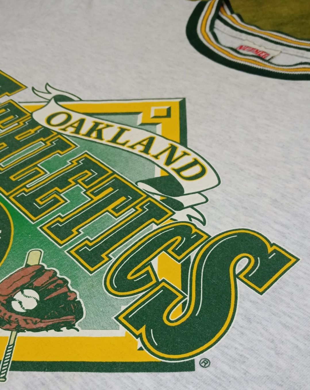 MLB × Nutmeg × Vintage Vintage 90s MLB A's Oakland Athletics T-shirt Size US L / EU 52-54 / 3 - 10 Thumbnail