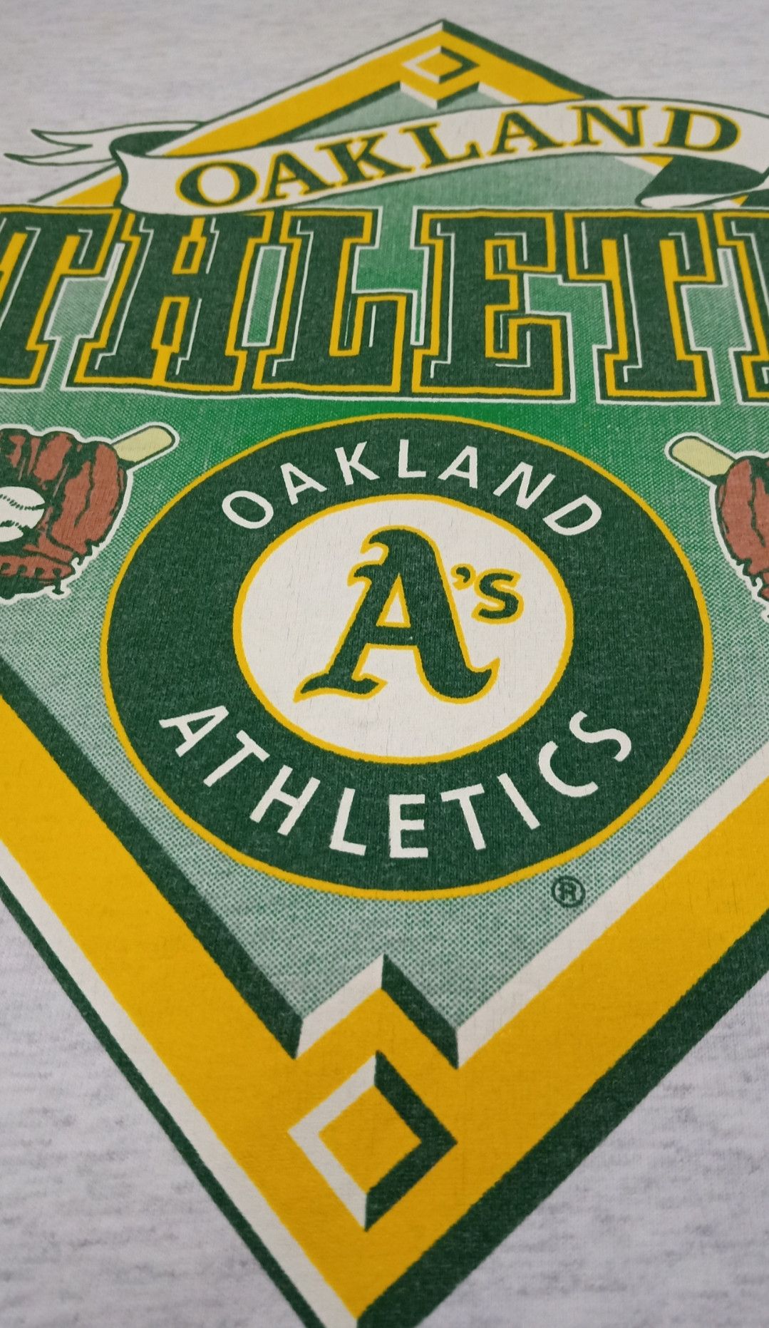 MLB × Nutmeg × Vintage Vintage 90s MLB A's Oakland Athletics T-shirt Size US L / EU 52-54 / 3 - 8 Thumbnail