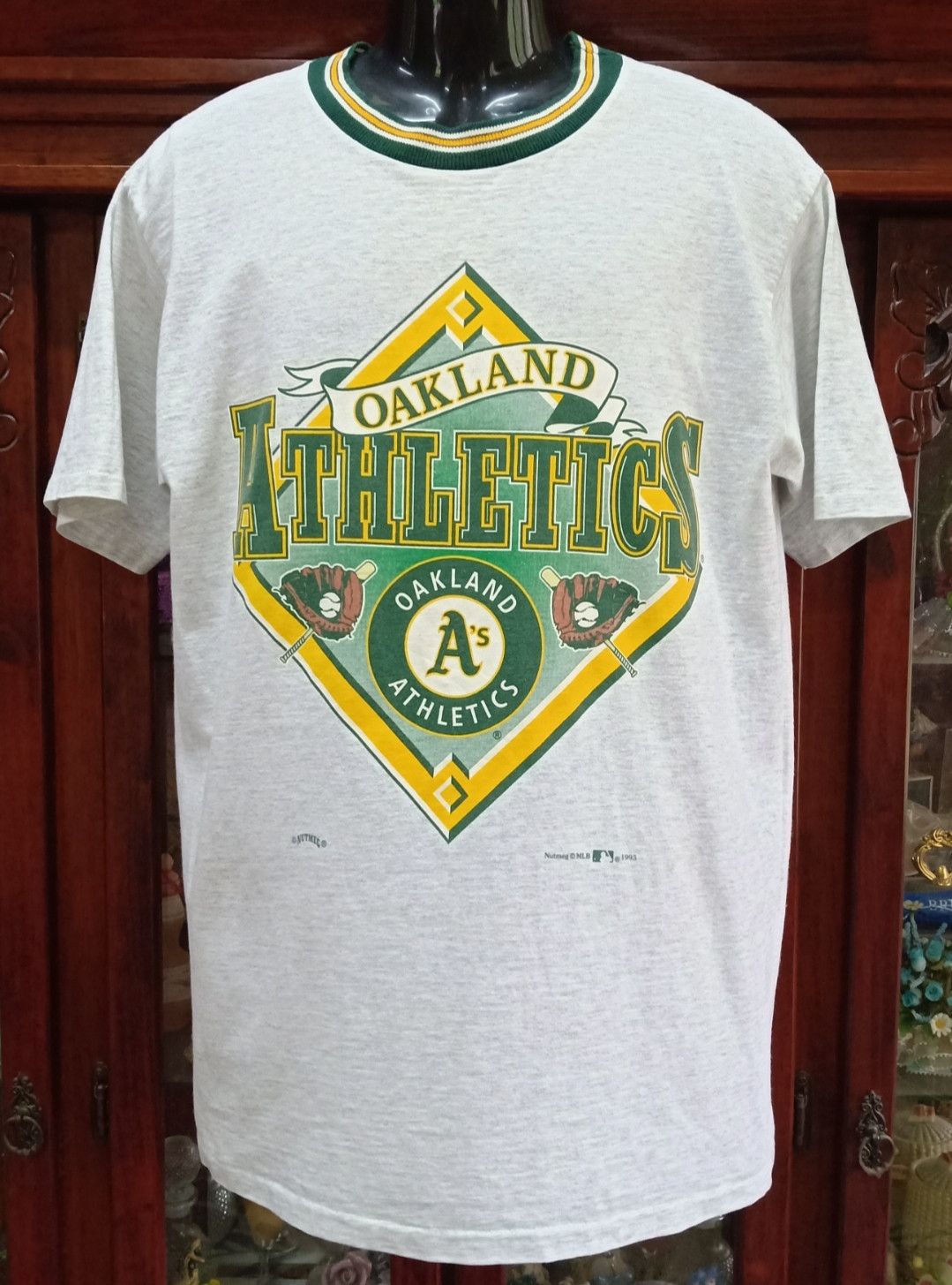 Rare VTG Nutmeg Mills MLB Oakland Athletics A's Elephant USA Shirt Size  Medium