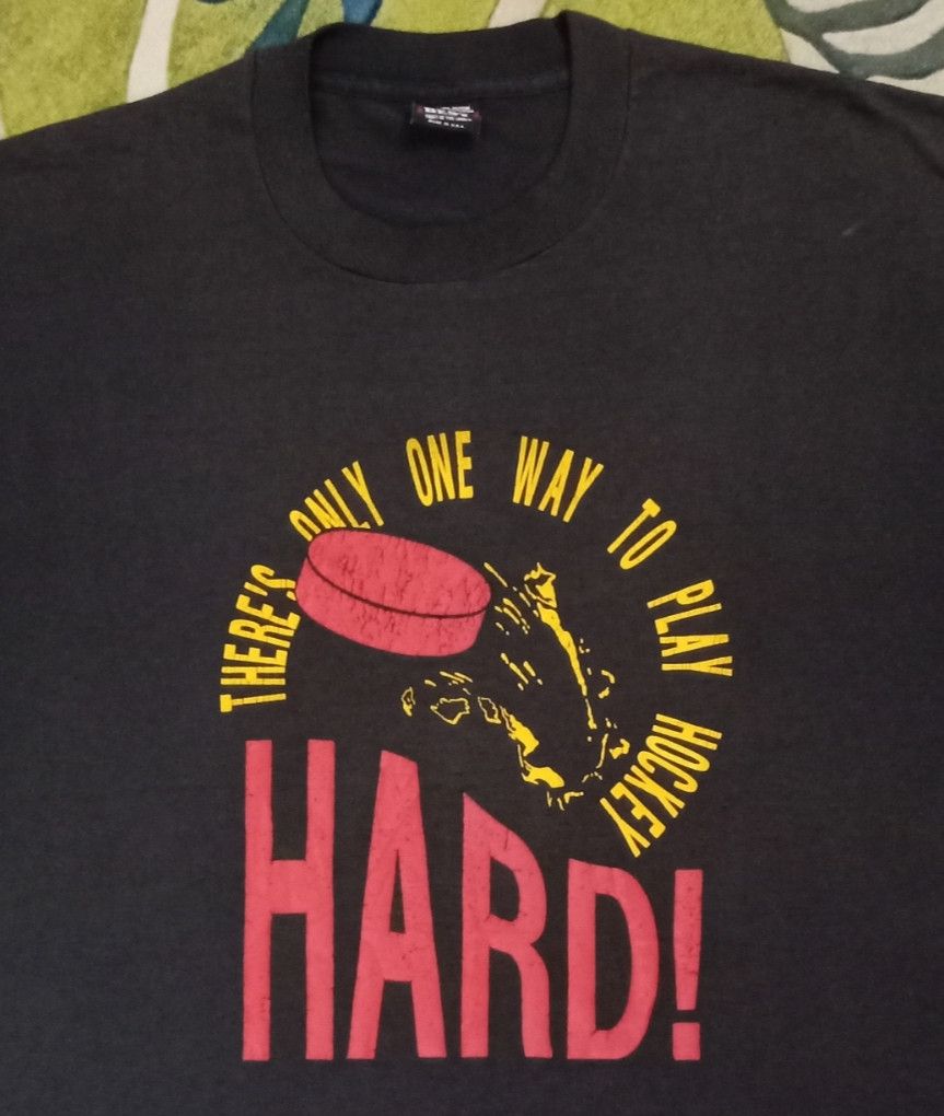 NHL × Vintage Vintage There's Only One Way To Play Hockey HARD! T-shirt Size US XXL / EU 58 / 5 - 4 Thumbnail