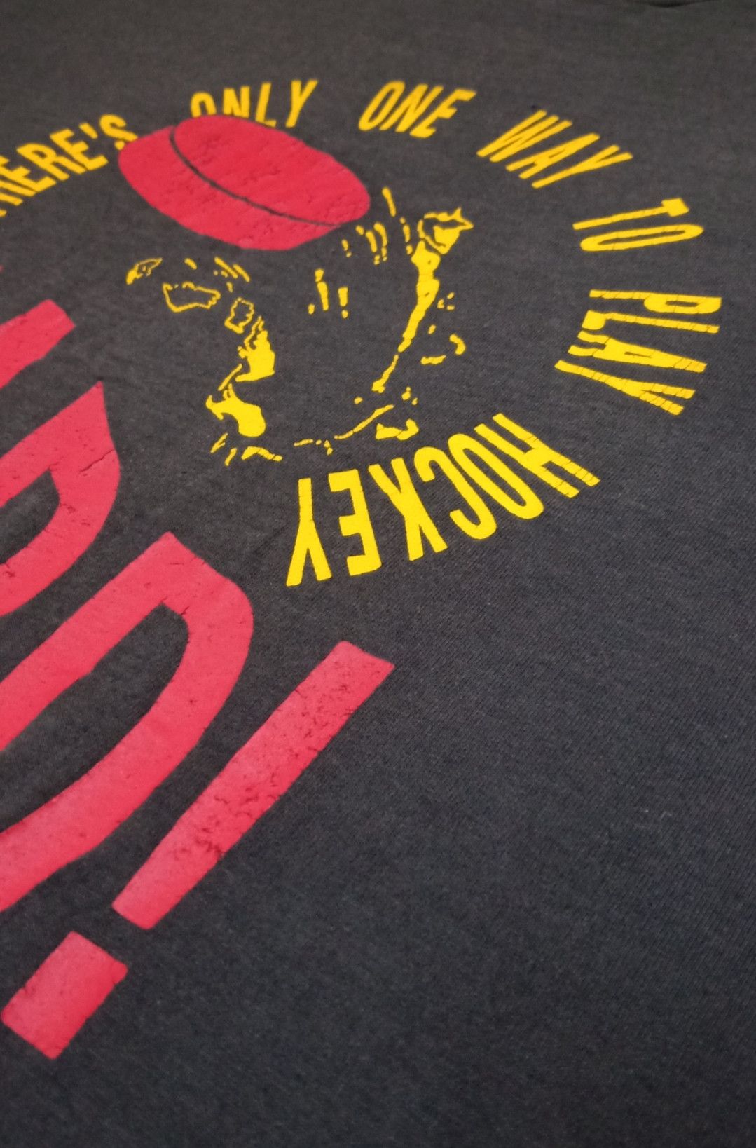 NHL × Vintage Vintage There's Only One Way To Play Hockey HARD! T-shirt Size US XXL / EU 58 / 5 - 6 Thumbnail
