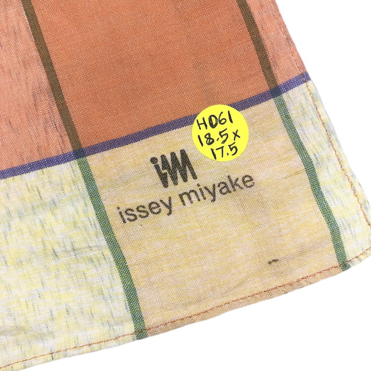 Issey Miyake Issey Miyake Designer Checkered Handkerchief Pocketsquare Size ONE SIZE - 5 Thumbnail