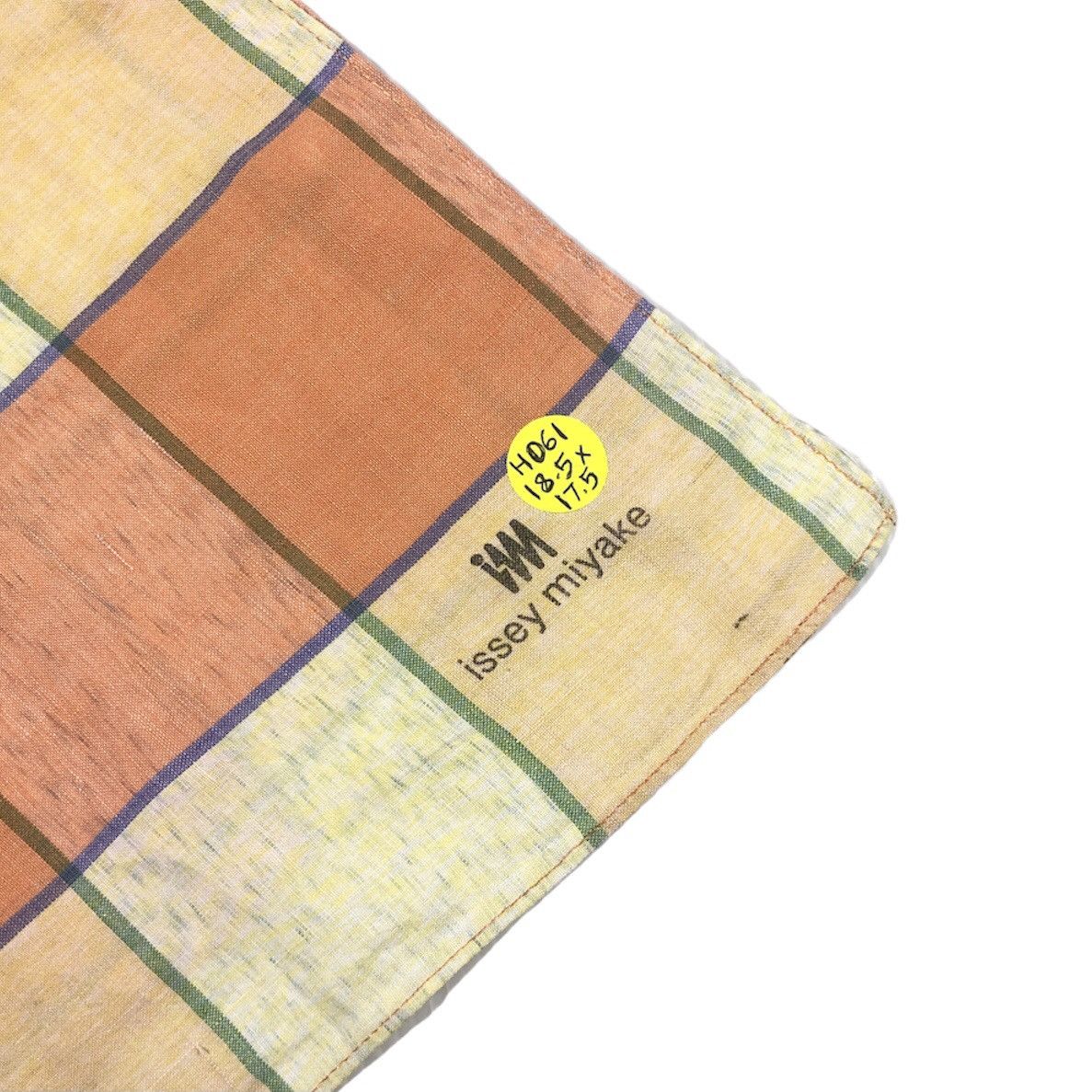 Issey Miyake Issey Miyake Designer Checkered Handkerchief Pocketsquare Size ONE SIZE - 4 Thumbnail