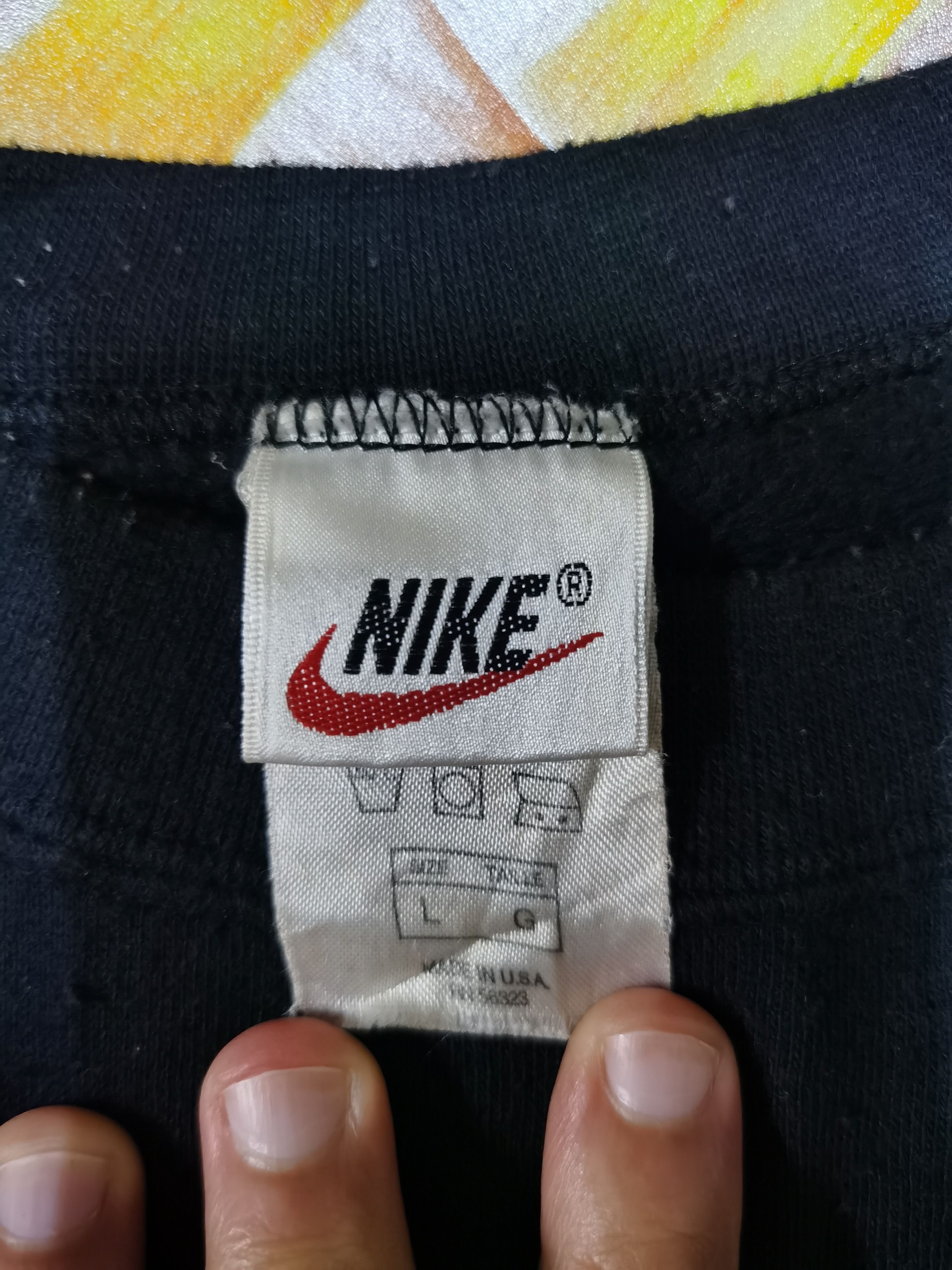 Nike Vintage Nike Small Swoosh Embroidered Logo Sweatshirt Size US L / EU 52-54 / 3 - 3 Thumbnail