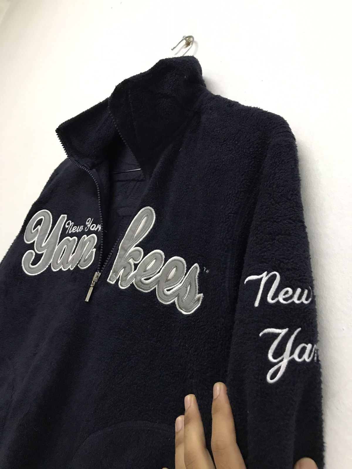 Japanese Brand Vintage Mlb Yankees x Uniqlo Fleece Sweatshirt Size US M / EU 48-50 / 2 - 9 Thumbnail