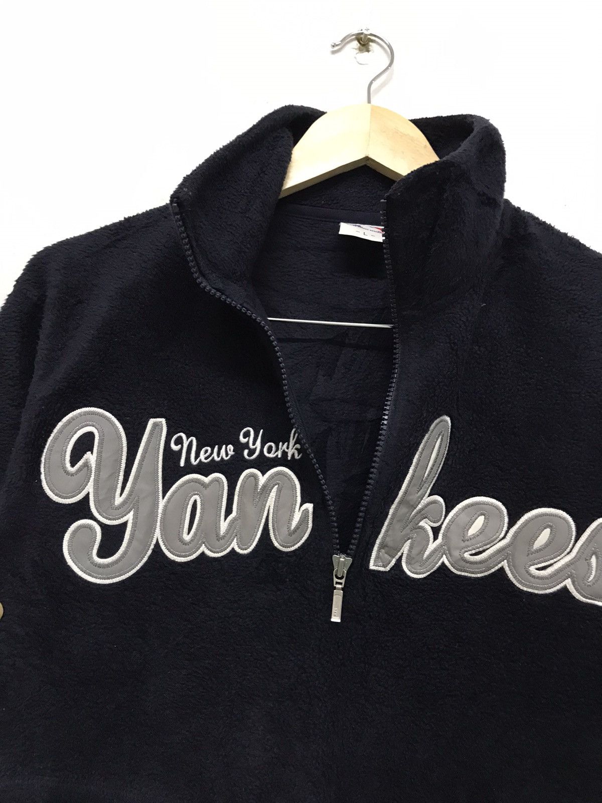 Japanese Brand Vintage Mlb Yankees x Uniqlo Fleece Sweatshirt Size US M / EU 48-50 / 2 - 6 Thumbnail