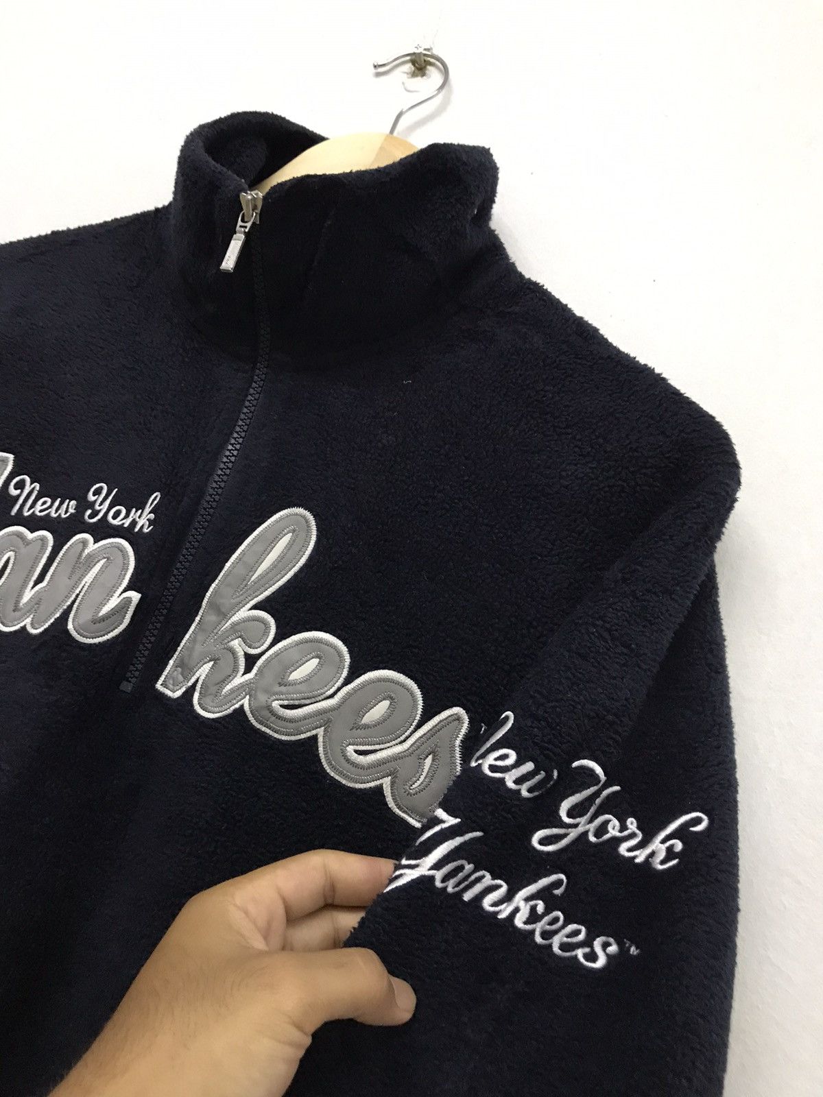 Japanese Brand Vintage Mlb Yankees x Uniqlo Fleece Sweatshirt Size US M / EU 48-50 / 2 - 4 Thumbnail