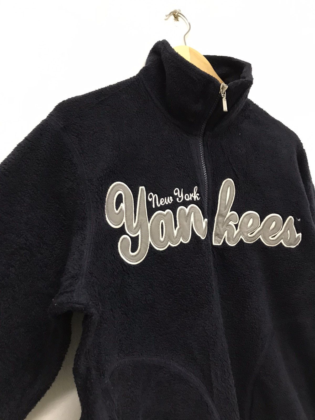 Japanese Brand Vintage Mlb Yankees x Uniqlo Fleece Sweatshirt Size US M / EU 48-50 / 2 - 2 Thumbnail
