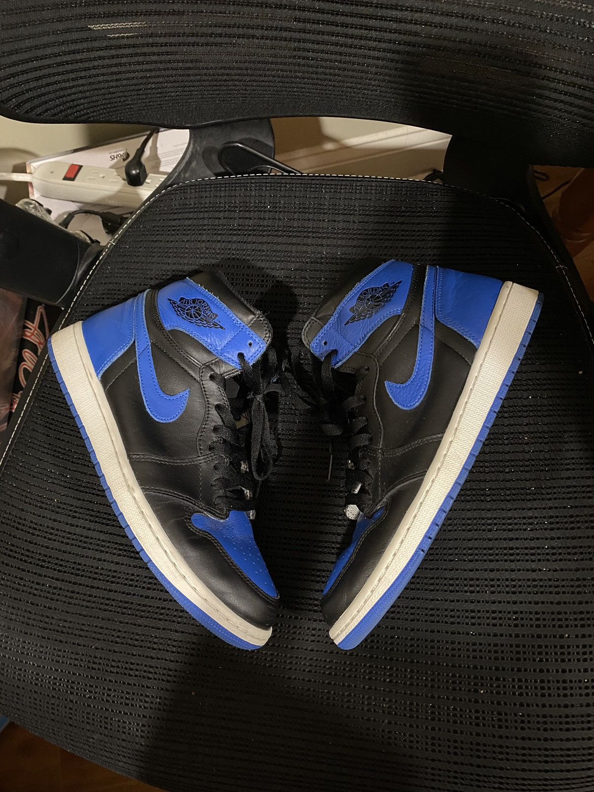 Jordan Brand × Nike Air Jordan 1 Retro High OG Royal 2017 Size 9.5 Size US 9.5 / EU 42-43 - 2 Thumbnail